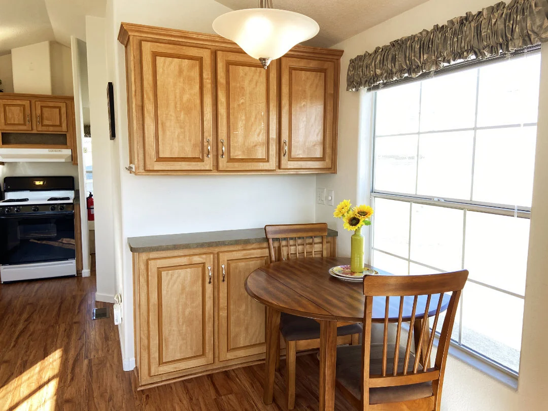 425-dining-nook.jpg