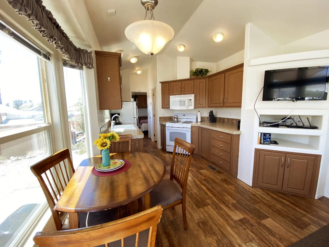 53-dining-nook.jpg