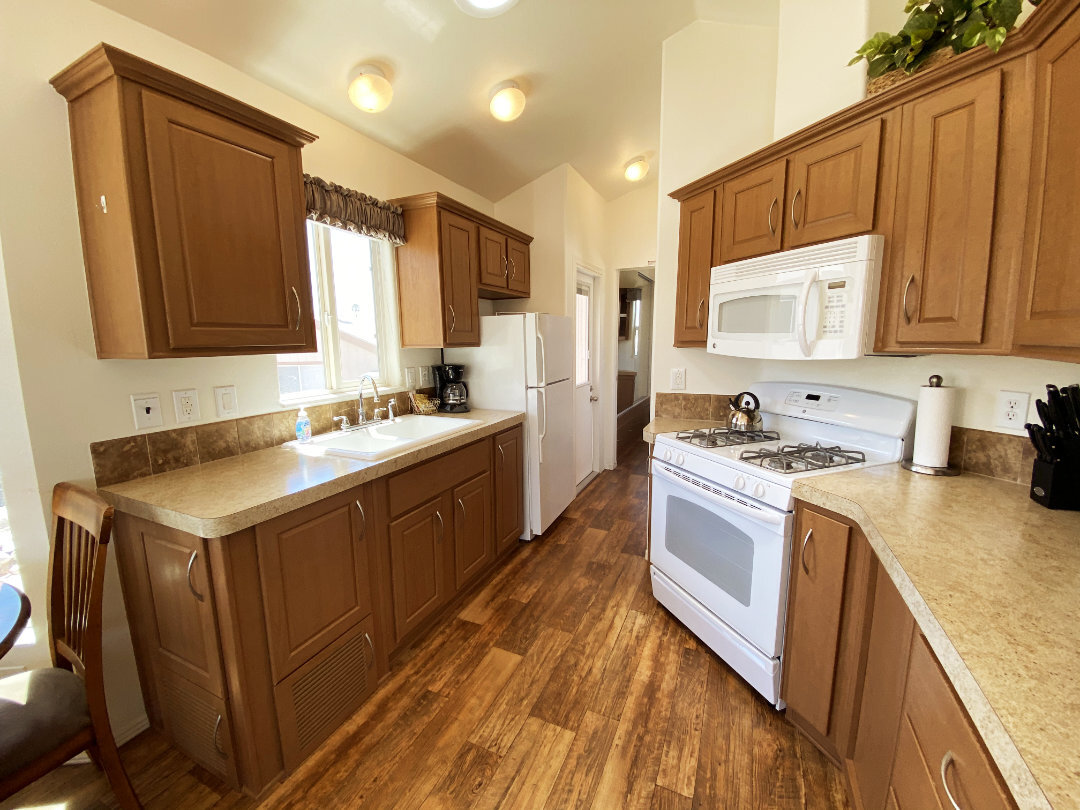 53-kitchen.jpg