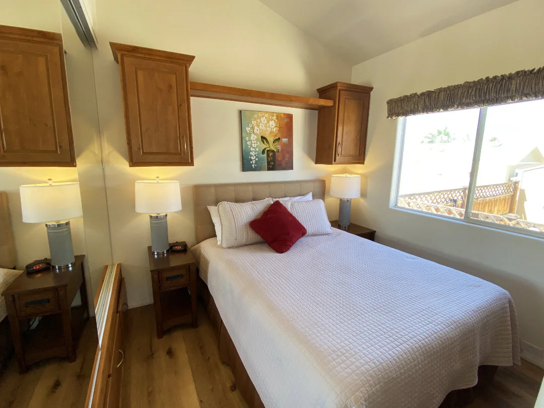 40-bedroom.jpg