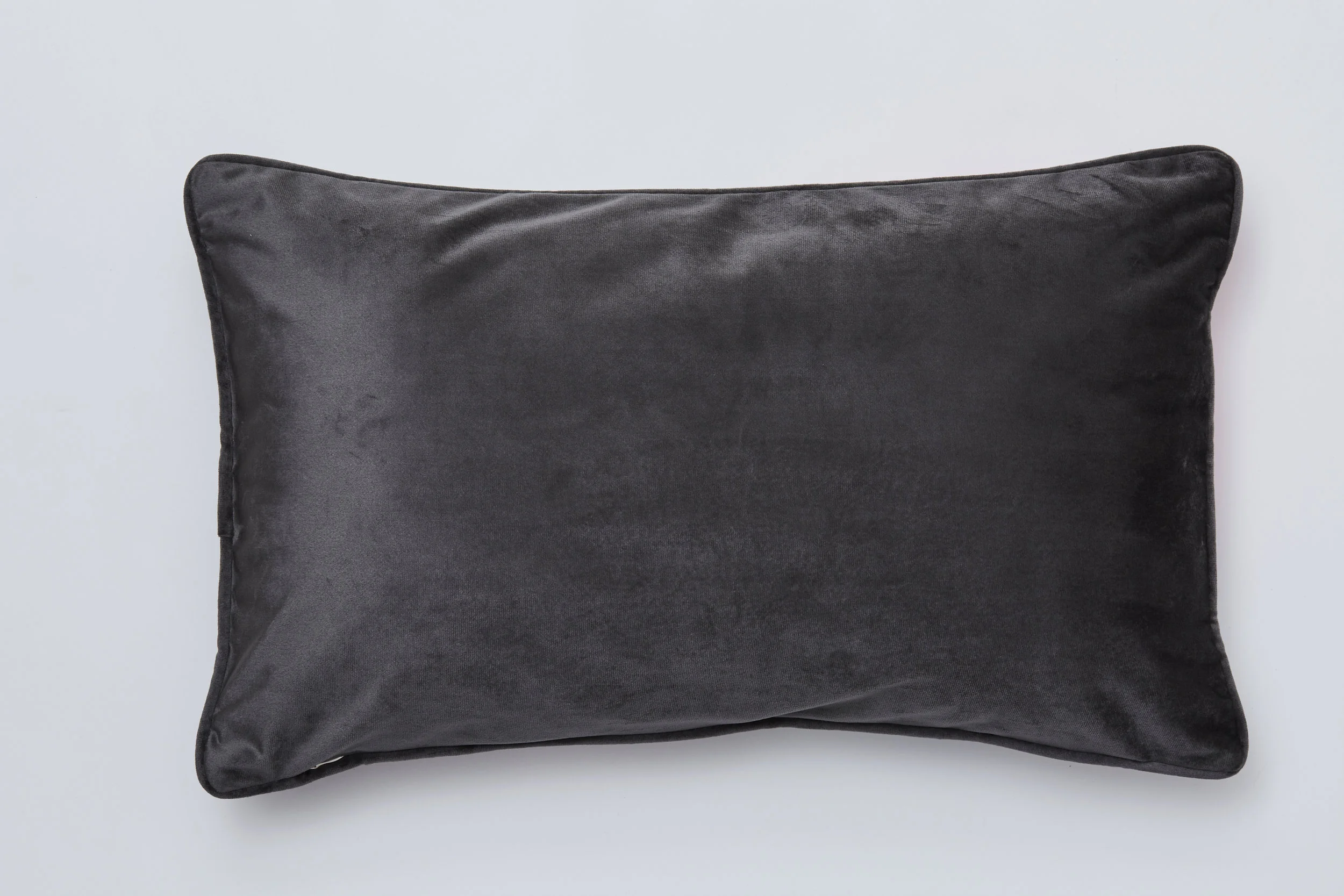 BB HAND P VELVET CUSHION 002.jpg