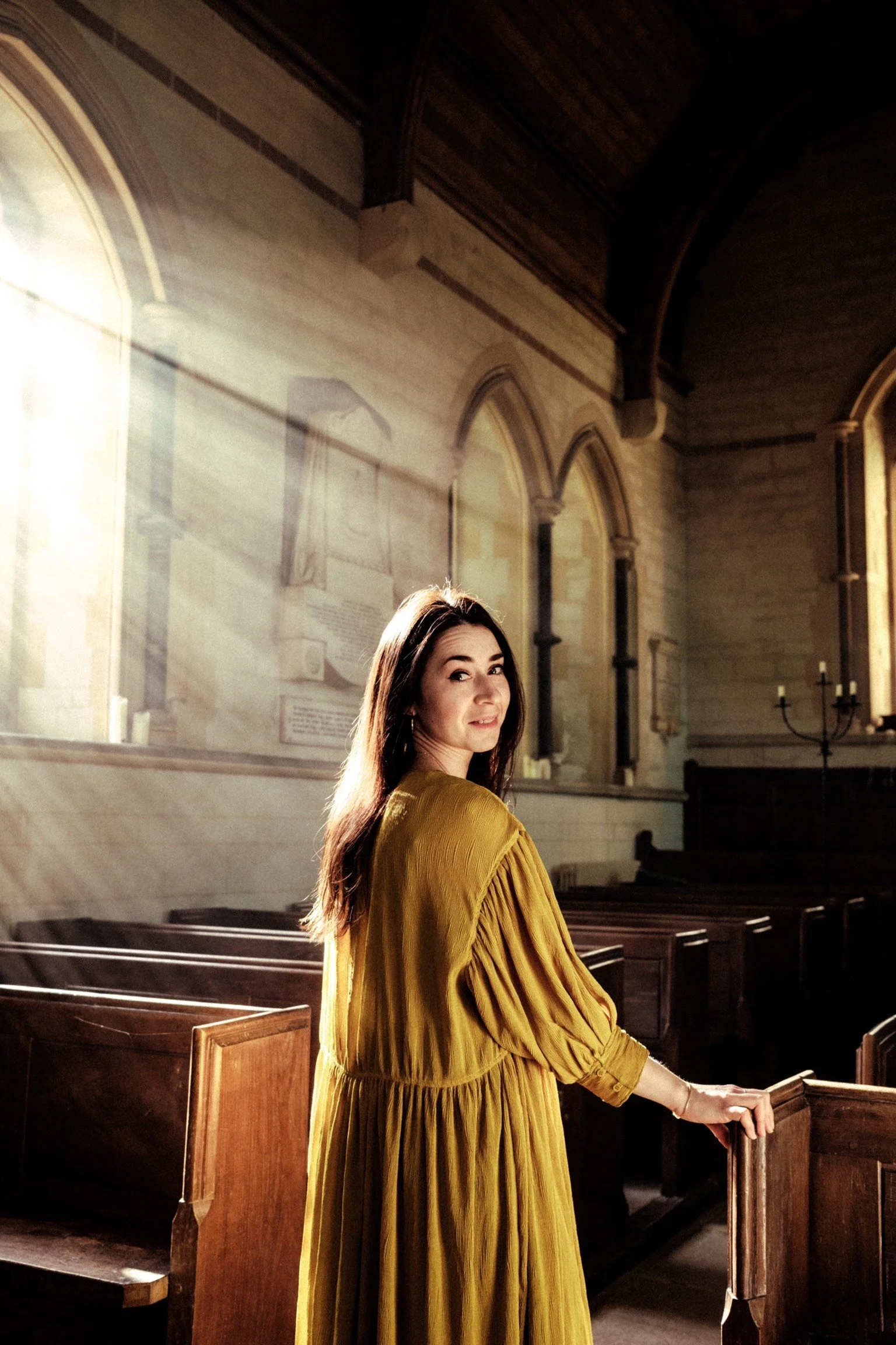 Lucy Grimble releases new album "Between the Shadow and the Sun"