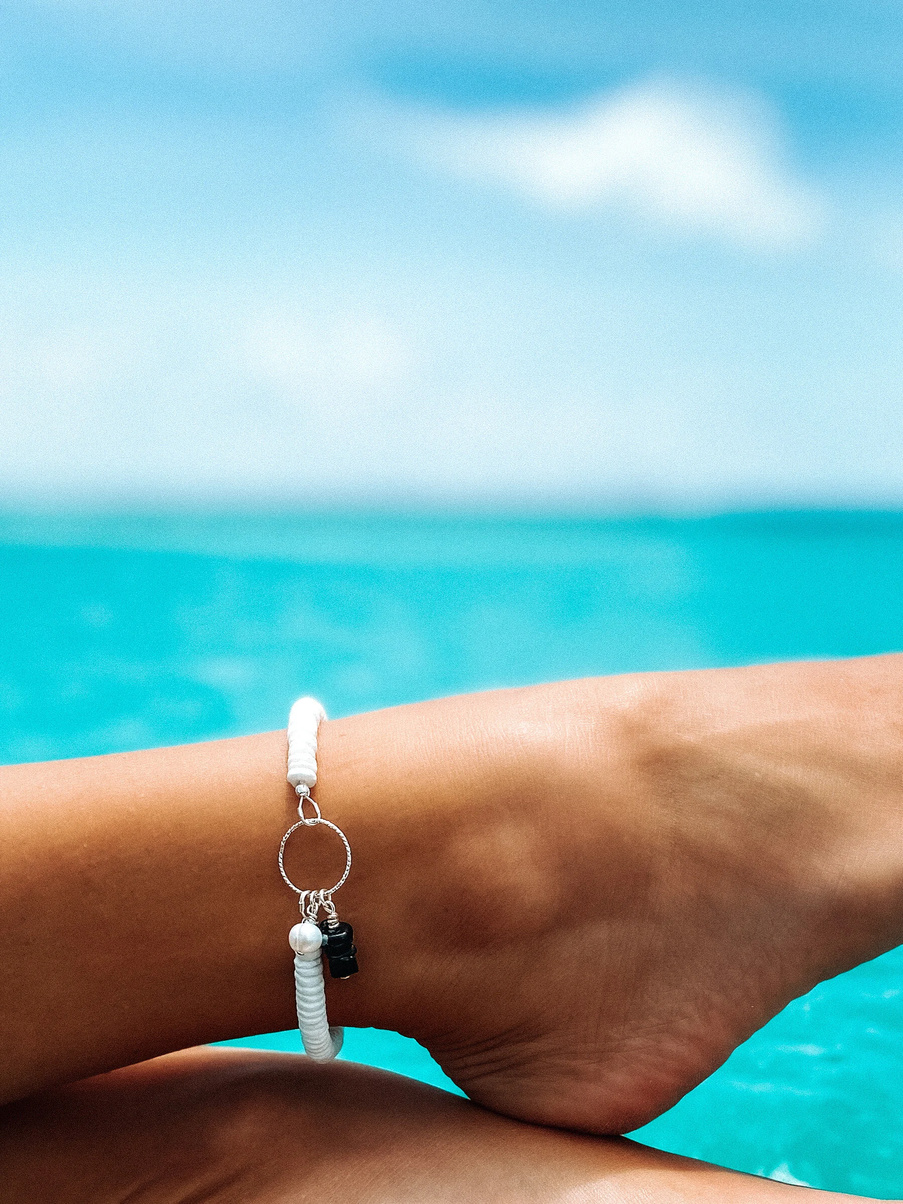 Bracelet de cheville White House Bay argent perles heishi perle eau douce et obsidienne