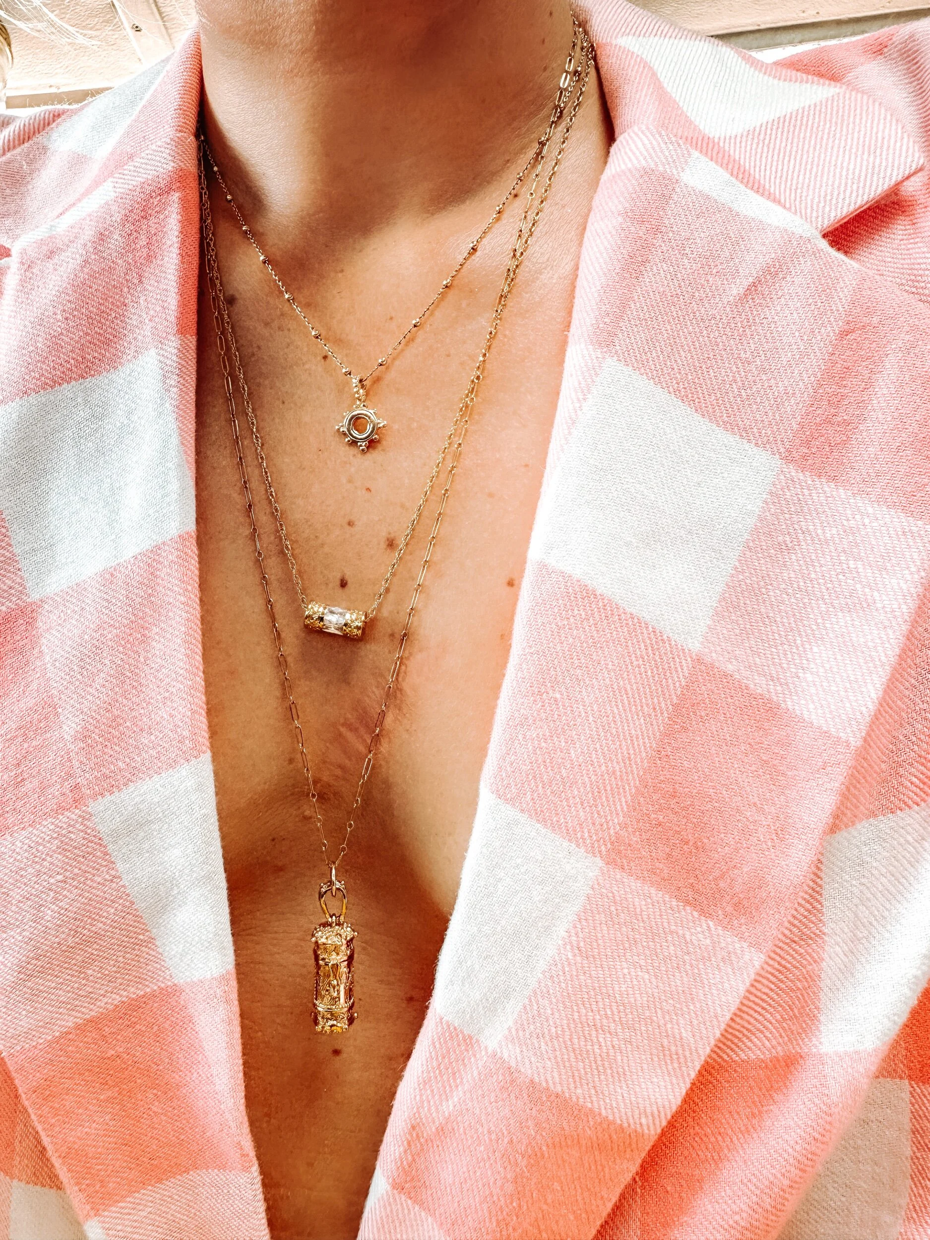 Collier Kool Bay plaqué or bijoux porté accumulation