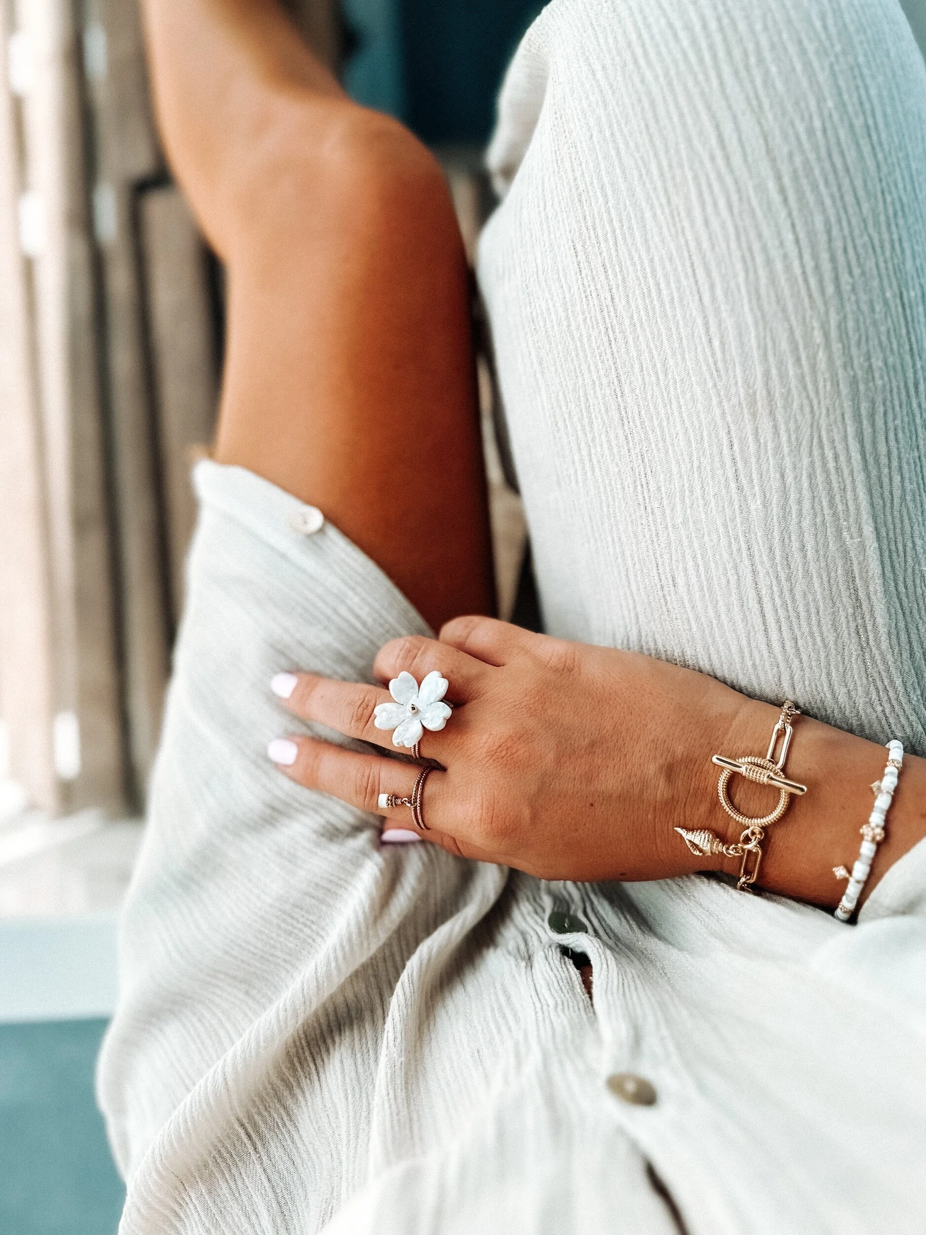 Bague Culebrita Plaqué Or et Nacre Portée