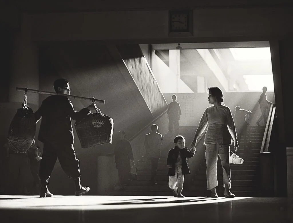  Capturing Life's Poetry Through a Lens: The Timeless Works of Fan Ho