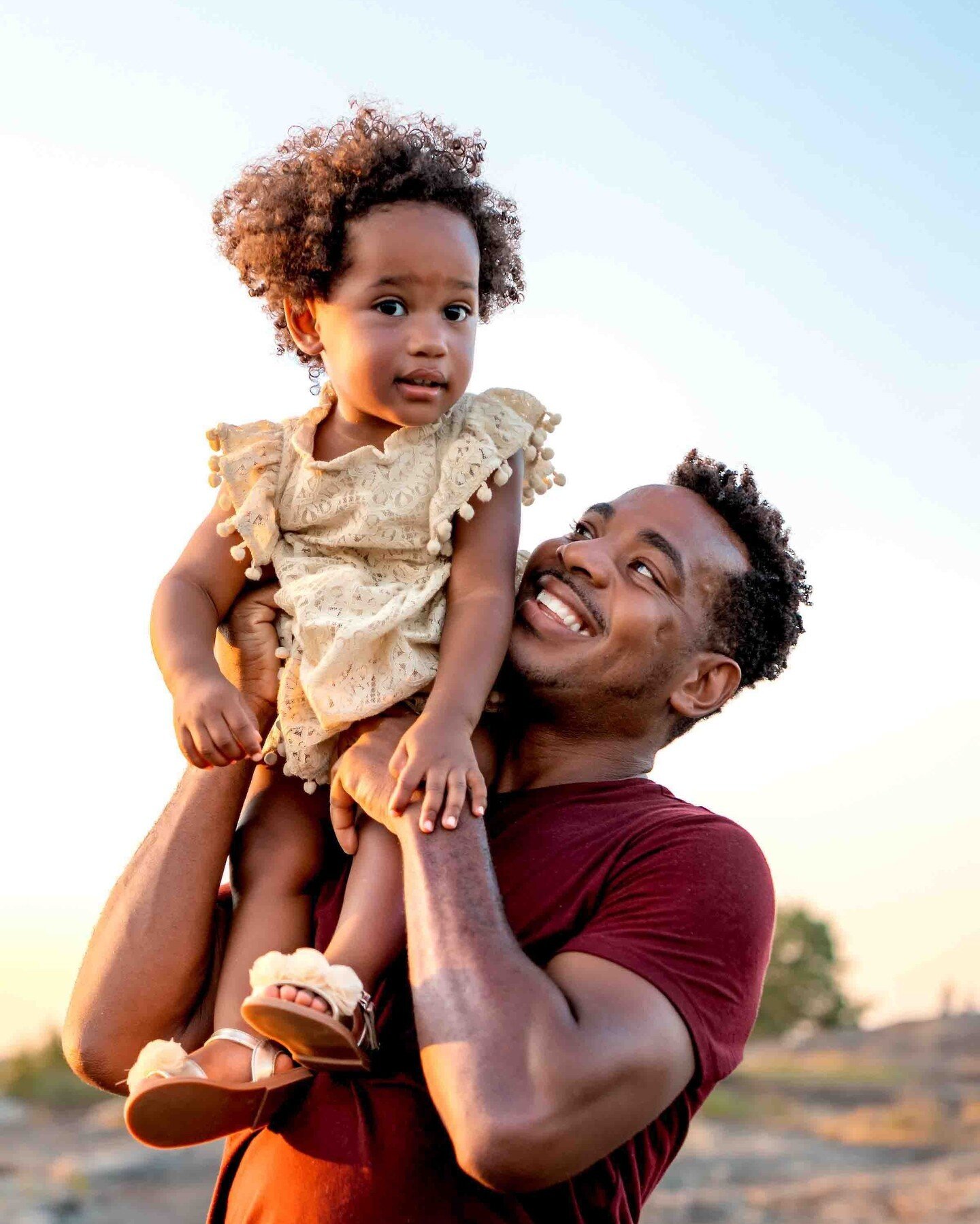 I love capturing these moments between a dad and his little girl. 💕