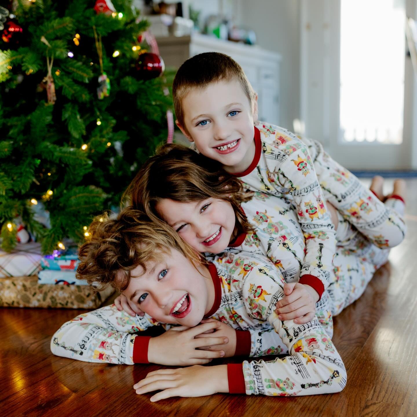 Merry Christmas!!! 🎄🎁 Wishing you a holiday season full of joy. And have a Happy New Year! 🎆🎊