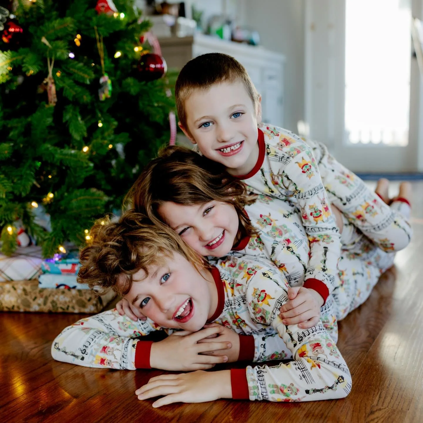 Merry Christmas!!! 🎄🎁 Wishing you a holiday season full of joy. And have a Happy New Year! 🎆🎊