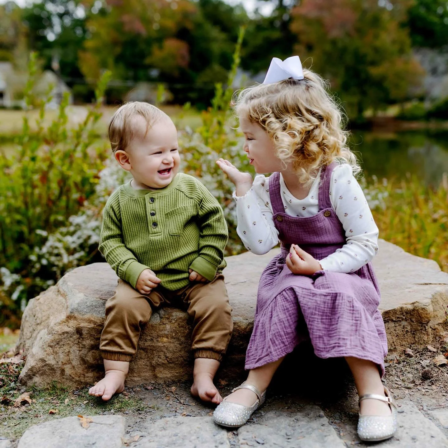 I love getting real, genuine smiles in photos. 🤩 So sometimes it&rsquo;s me or the parents trying to make the kids laugh. But this time, big sis was the key to get smiles from her little brother. 😘 Who knew blowing kisses was so funny!?!? 😂