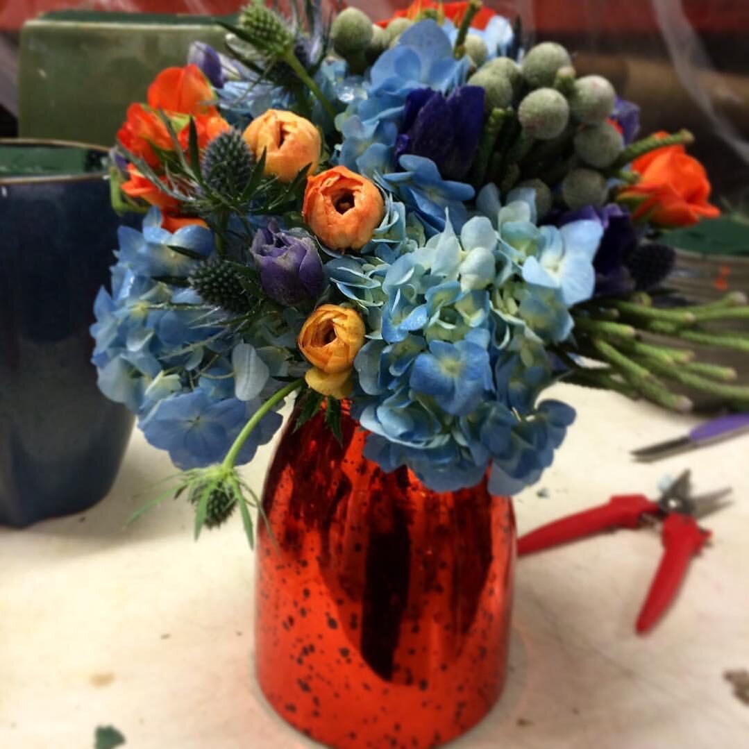 When your school colors are blue and orange.

#flowers #bouquet #dinner #tablescape #dinnerdecor