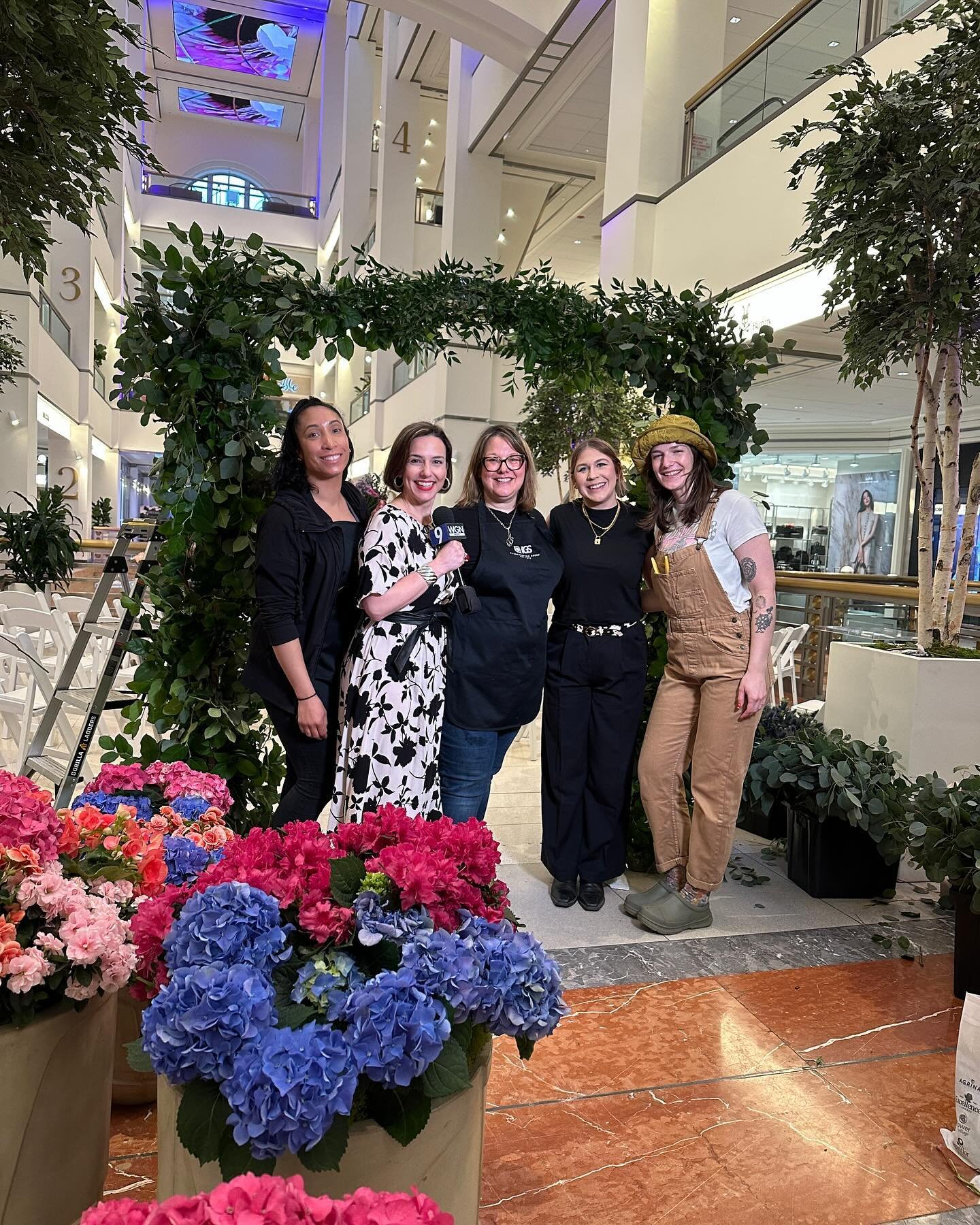 Thank you so much to @wgnmorningnews for supporting @fleursdevilles Artiste @900shops. We appreciate your dedication to all things local And having fun!

#aroundtown #chicago #city #thingstodo #weekendplans