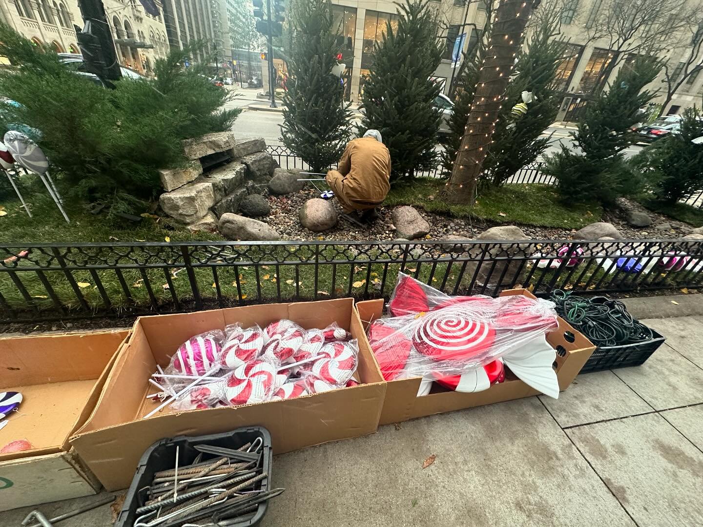 Getting ready for the big parade!

#festivaloflights #chicago #magmile #michiganavenue