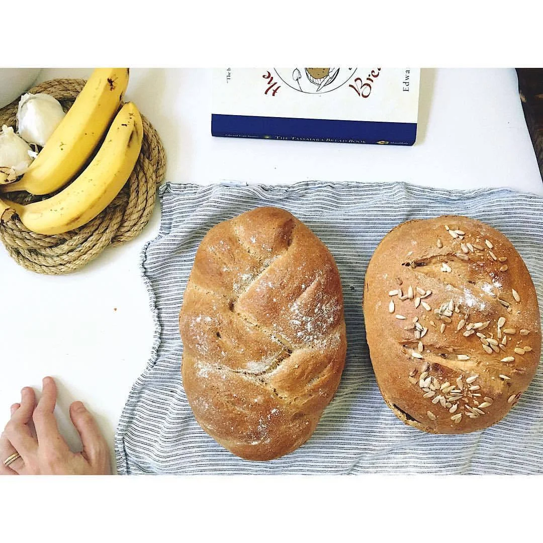 I LOVE Thanksgiving. It also happens to be my birthday this year. 😍. Looking forward to breaking bread with my family and celebrating life tomorrow. This year I’m bringing a fresh arugula / dandelion / green apple & pomegranate seed salad. My homemade bread loaves above are from last year :) Sour & bitter foods aid in digestion so consider something with those flavors to balance your meal and it will help keep you feeling 👌. Happy holiday & see y’all next week!
.
.
#thanksgiving #tassajara #breakingbread #familydinner #fiveelements #healingfoods #foodismedicine #naturalhealth #superfoods #eattherainbow #eatclean #slowfood