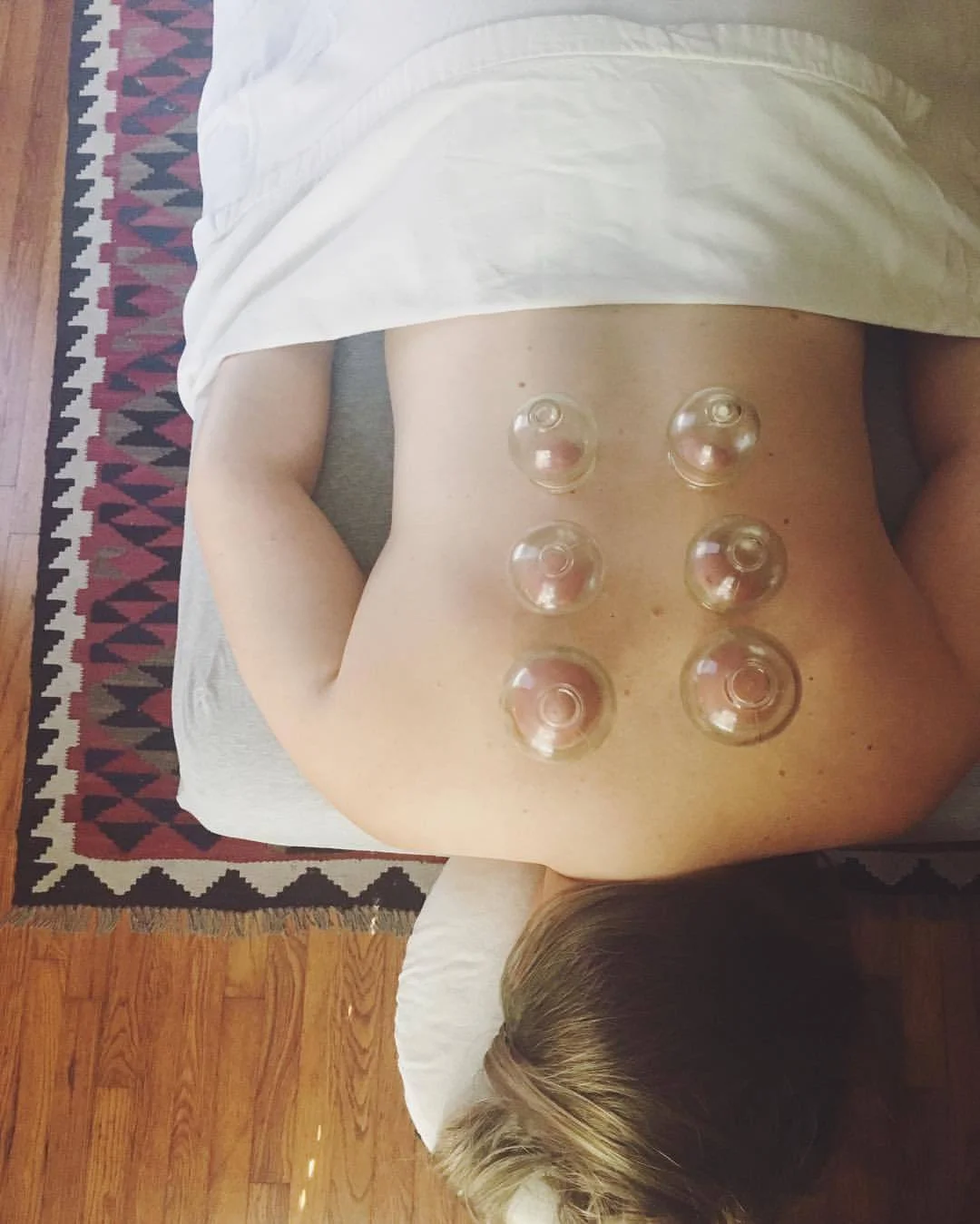 Cupping is magic. Have you had it before? It was originally used by Taoist medical herbalists and was a popular treatment for the royal family. Cupping healers are found throughout many cultures across the world. It is oh-so-good for pain and tension relief, but can also promote deep relaxation, help respiratory issues and colds, improve digestion & lymph circulation, and reduce headaches. One therapy I love to provide in my practice. ⭐️
.
.
.
#healing #wellness #naturalhealth #cupping #cuppingtherapy #acupuncture #holistichealth #massage #chinesemedicine #detox #painrelief #tension #relaxation #bodywork #orientalmedicine #medicinekitchen #feelinggood #privatepractice