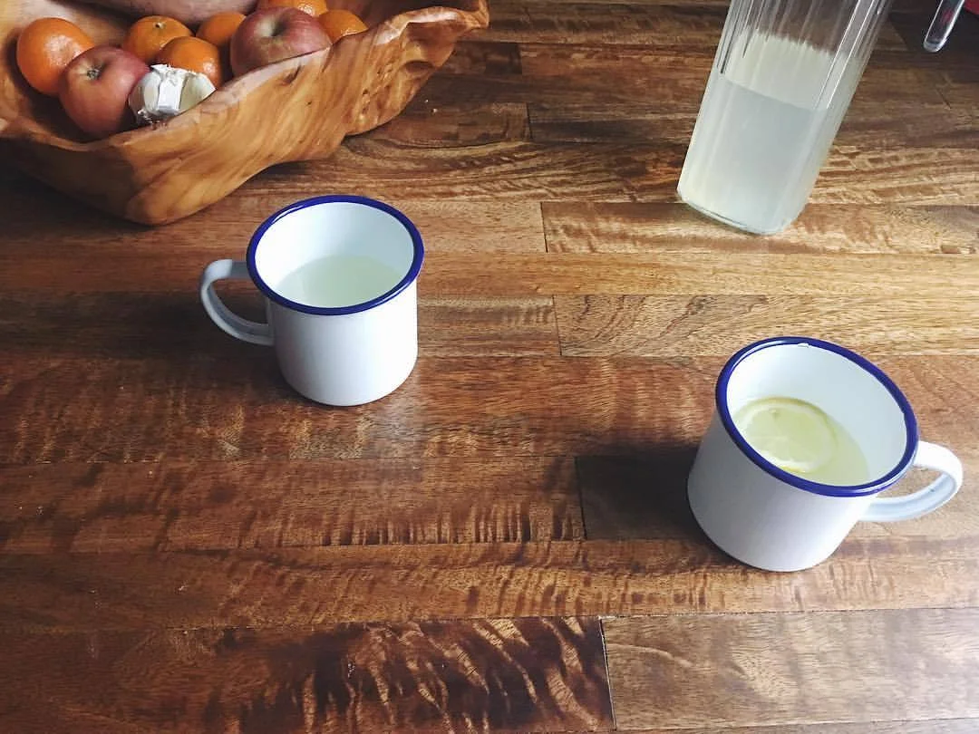 Whoa. It’s been a doozy at my house the past 2 days with stomach virus. None of us escaped it! Hydration is sometimes your only & best strategy for these times. I made a garlic-ginger-lemonade for us all this morning - something soothing and healing to drink that will gently combat pathogens. The kids and I will drink this cup by little cup until our appetites come home. Making a garlic infusion like this is great for viral or bacterial bugs - whether it be respiratory or digestive. 💛
.
Garlic- Ginger- Lemonade: Mince 2 large cloves of fresh garlic and place them in pitcher. Add 5 slices fresh ginger. Fill the vessel with boiling water and cover for 30 minutes. Strain out the garlic & ginger, and to the liquid add the juice of 1 ½ whole lemons. Sweeten to taste with honey (~ 1 tbsp more or less to taste). Serve warm and offer as much to the “patient” as they will drink. :)
.
.
.
#healingfoods #nourish #wholefoods #herbs #medicinekitchen #sick #antiviral #homeremedies #folkmedicine #foodtherapy #pediatrics #ginger #garlic #infusion #healthathome #naturalhealth #wellness #healing