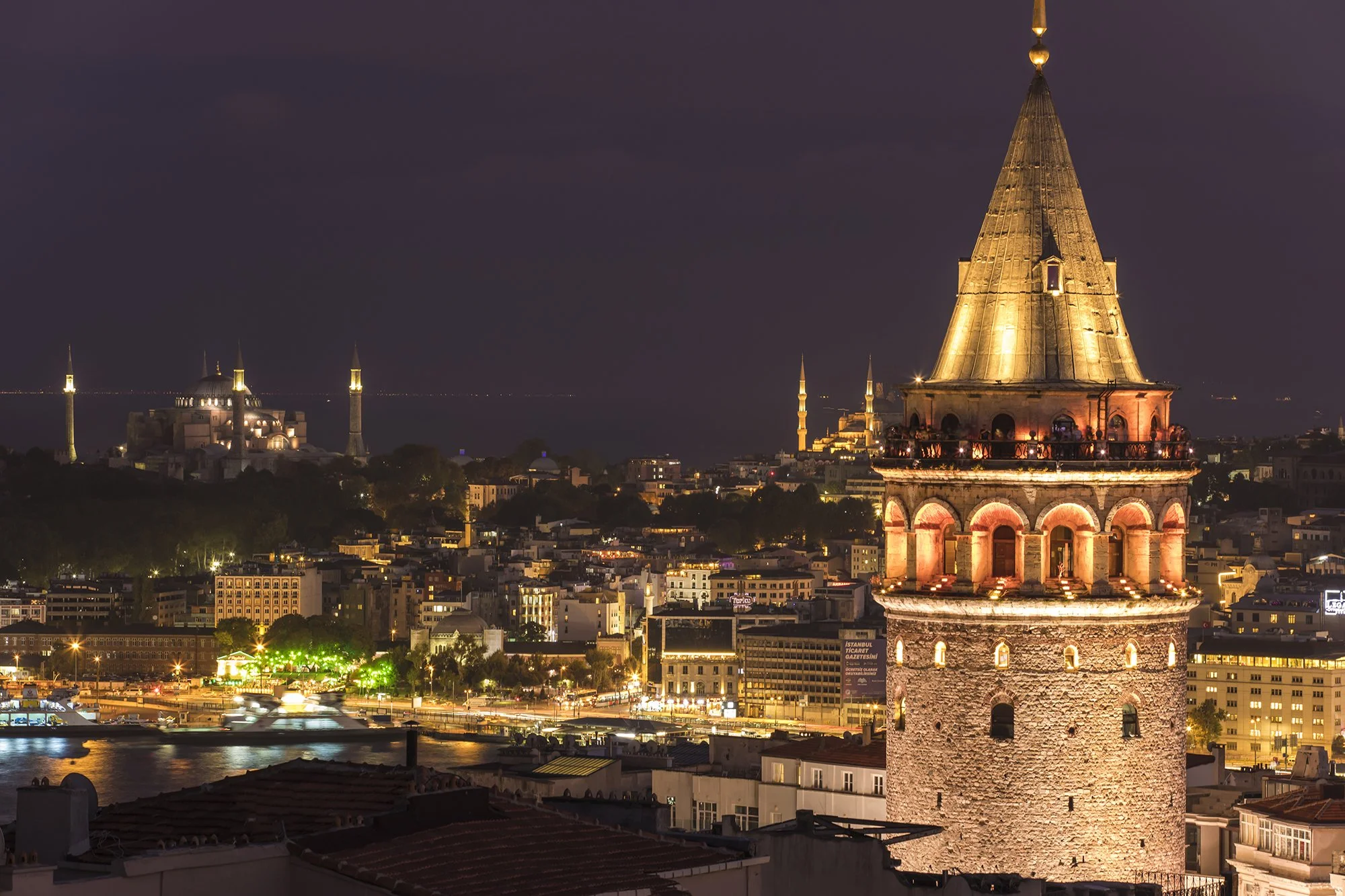 İstanbul Galata Tower Night.jpg