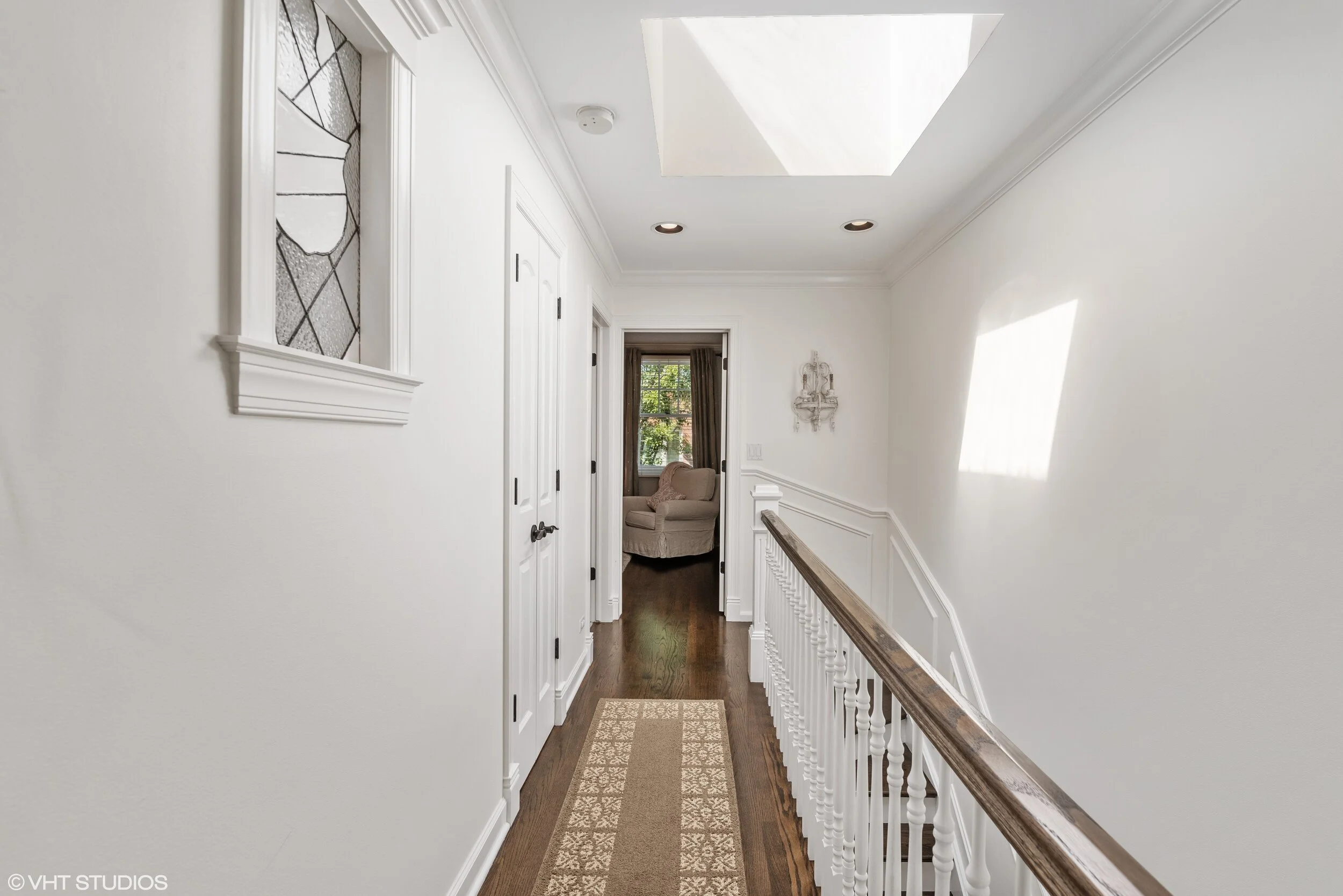 14_2652NSouthportG_6_Hallway_HiRes.jpg