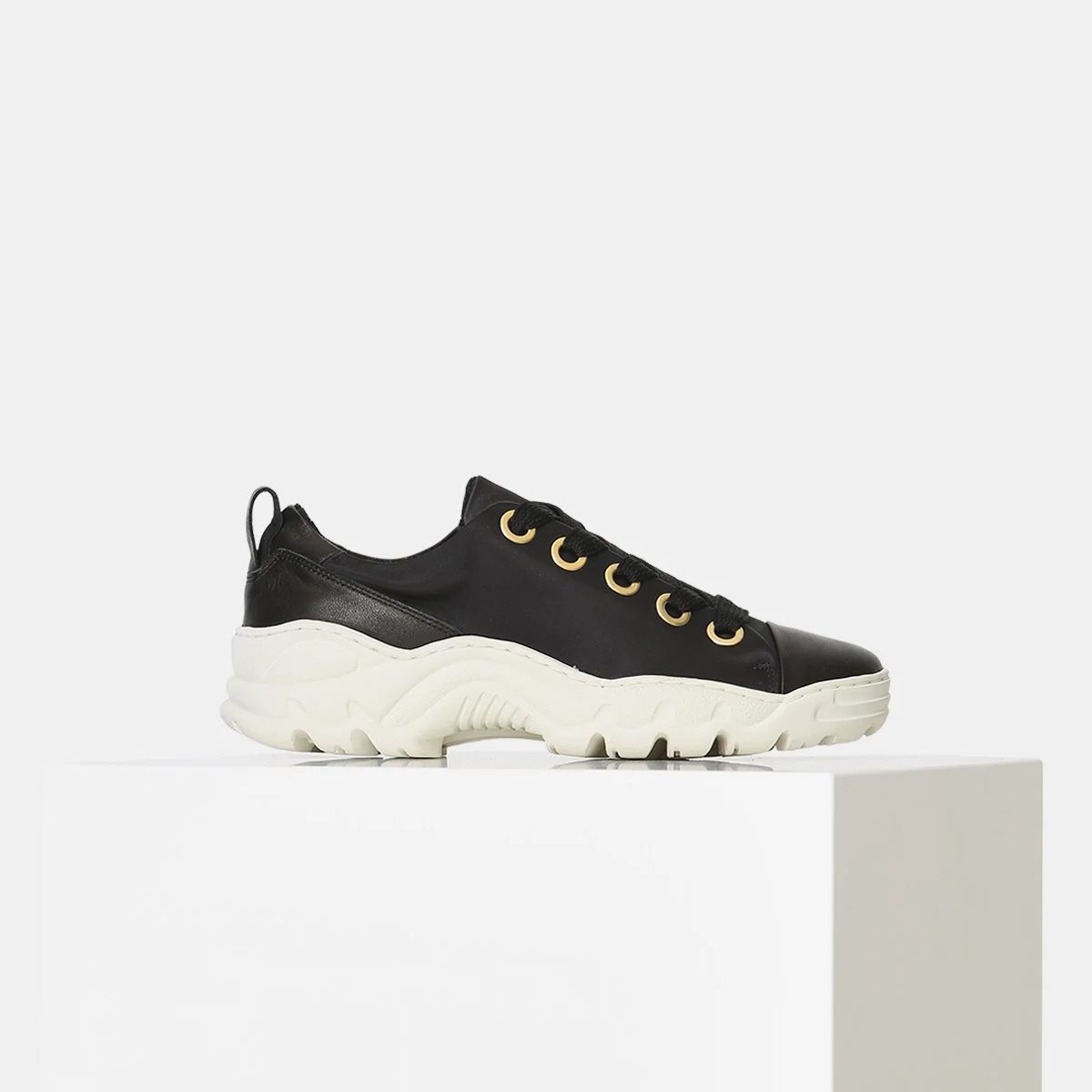 Iceman_Toe_Cap_Sneakers-Sneakers-STB1623-Sort.jpg