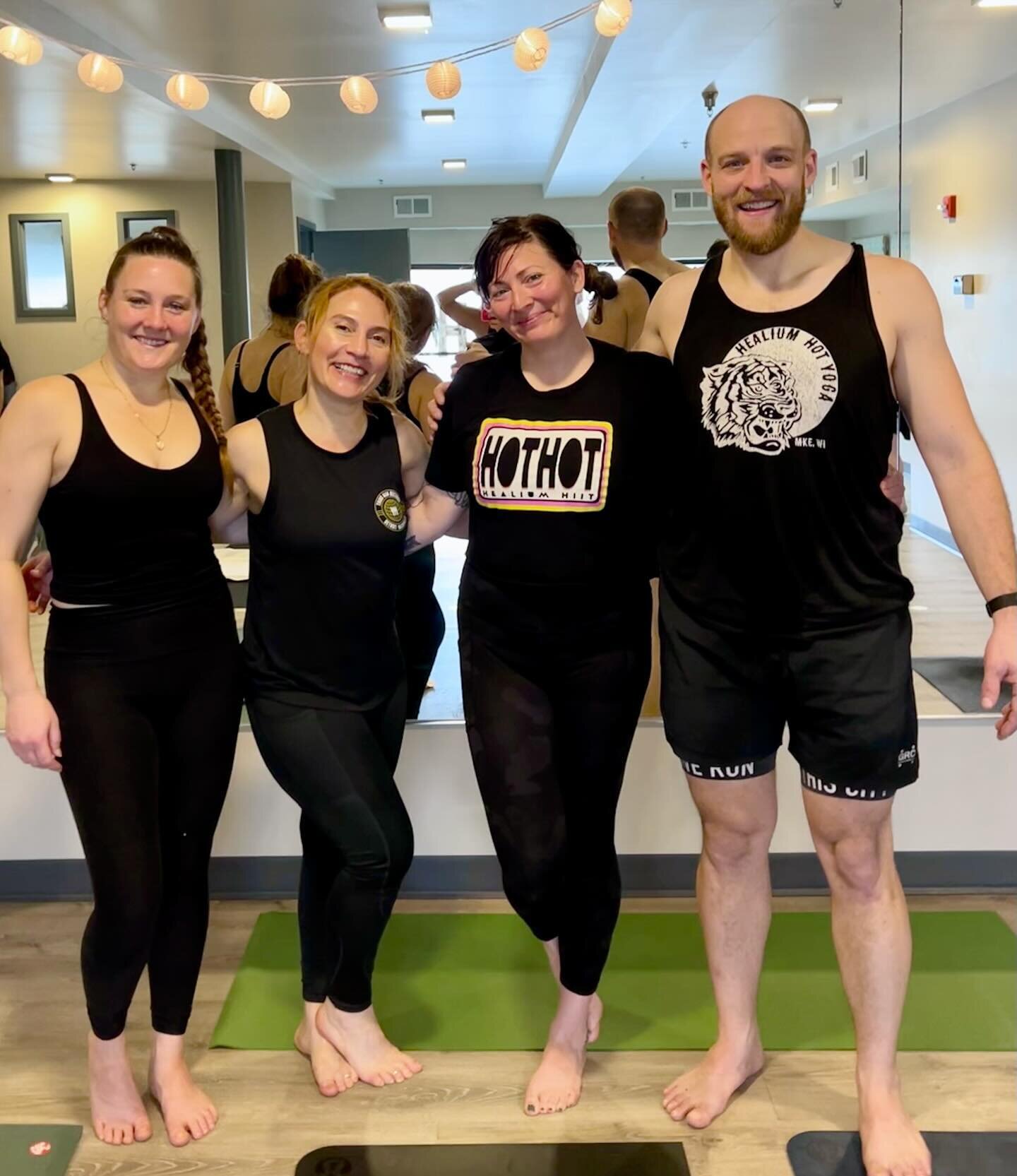 108 Sun Salutations to ring in the New Year @healiumhotyoga with this strong, FUN crew! ❤️❤️❤️ you guys! 
@ katetauschek
@spookysandwichtoo
@chrisgilbertmke