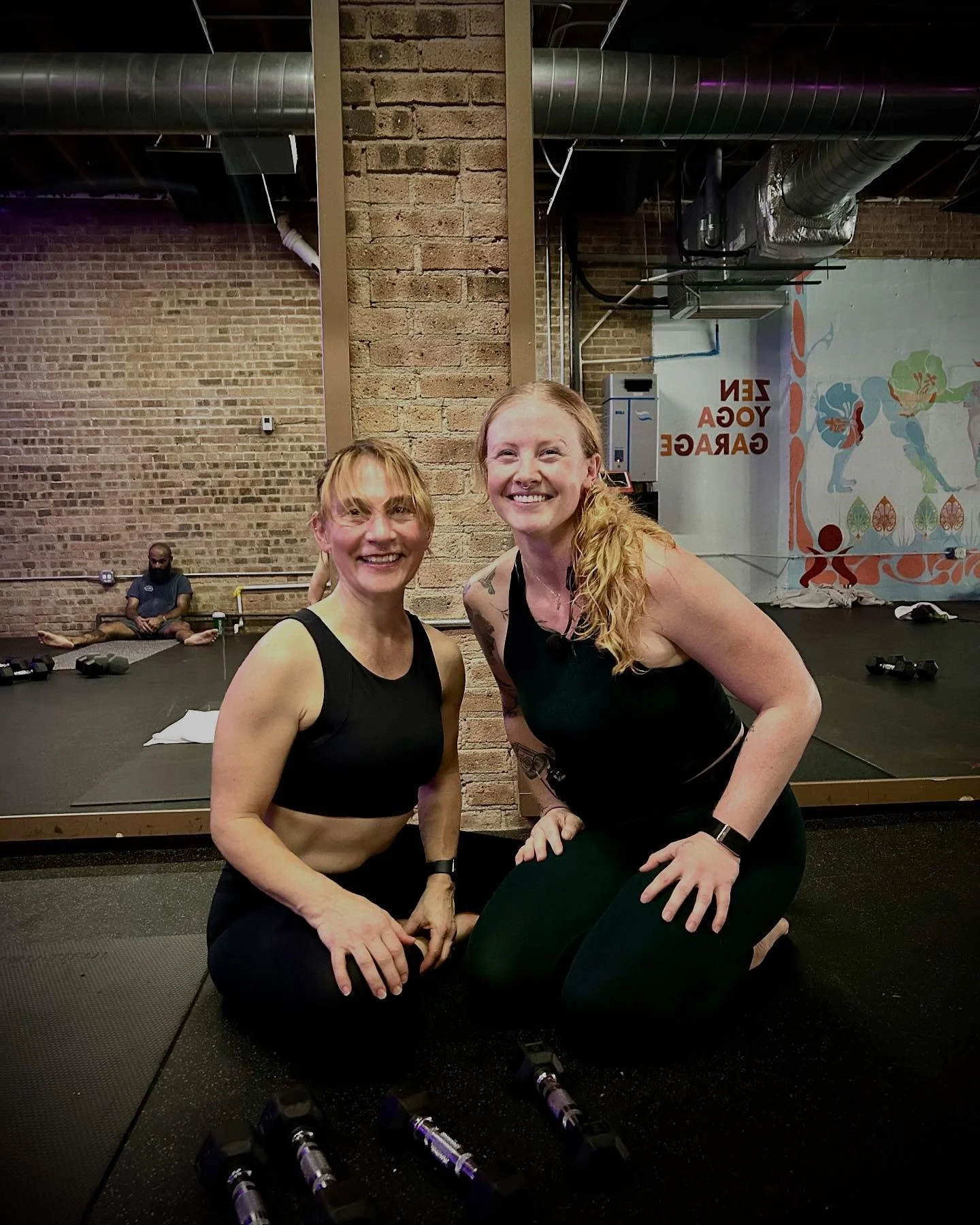 🥵thanks for the 🍑kicking @dani.atwellness It was _so_ great to sweat with you in your new(ish) digs @zenyogagarage ❤️❤️❤️