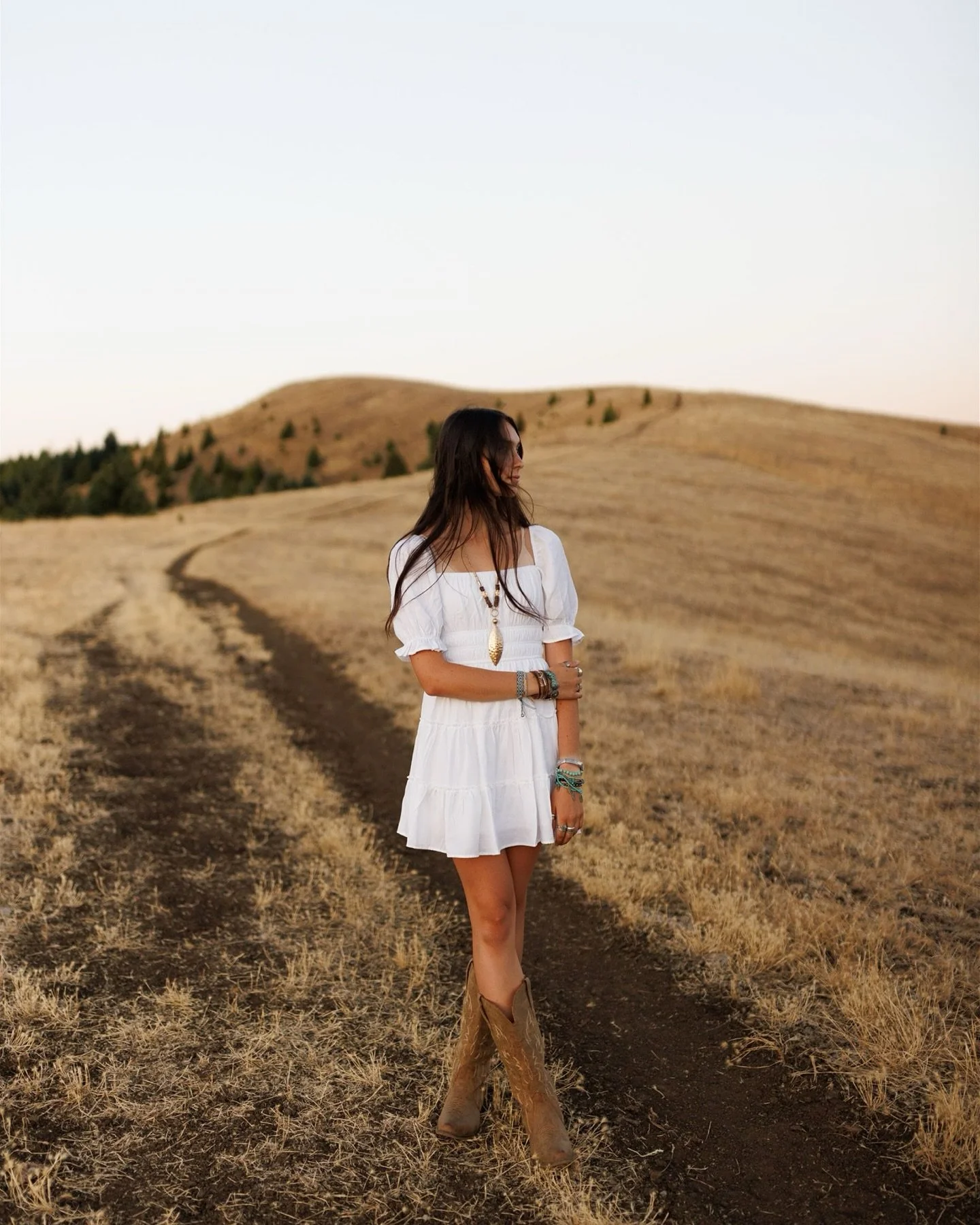 I rarely take on senior sessions anymore due to limited availability, but they are where I started and I will always have a passion for them! This prairie mountaintop session was absolute GOLD the other night. Here are some of my favorites 🌅