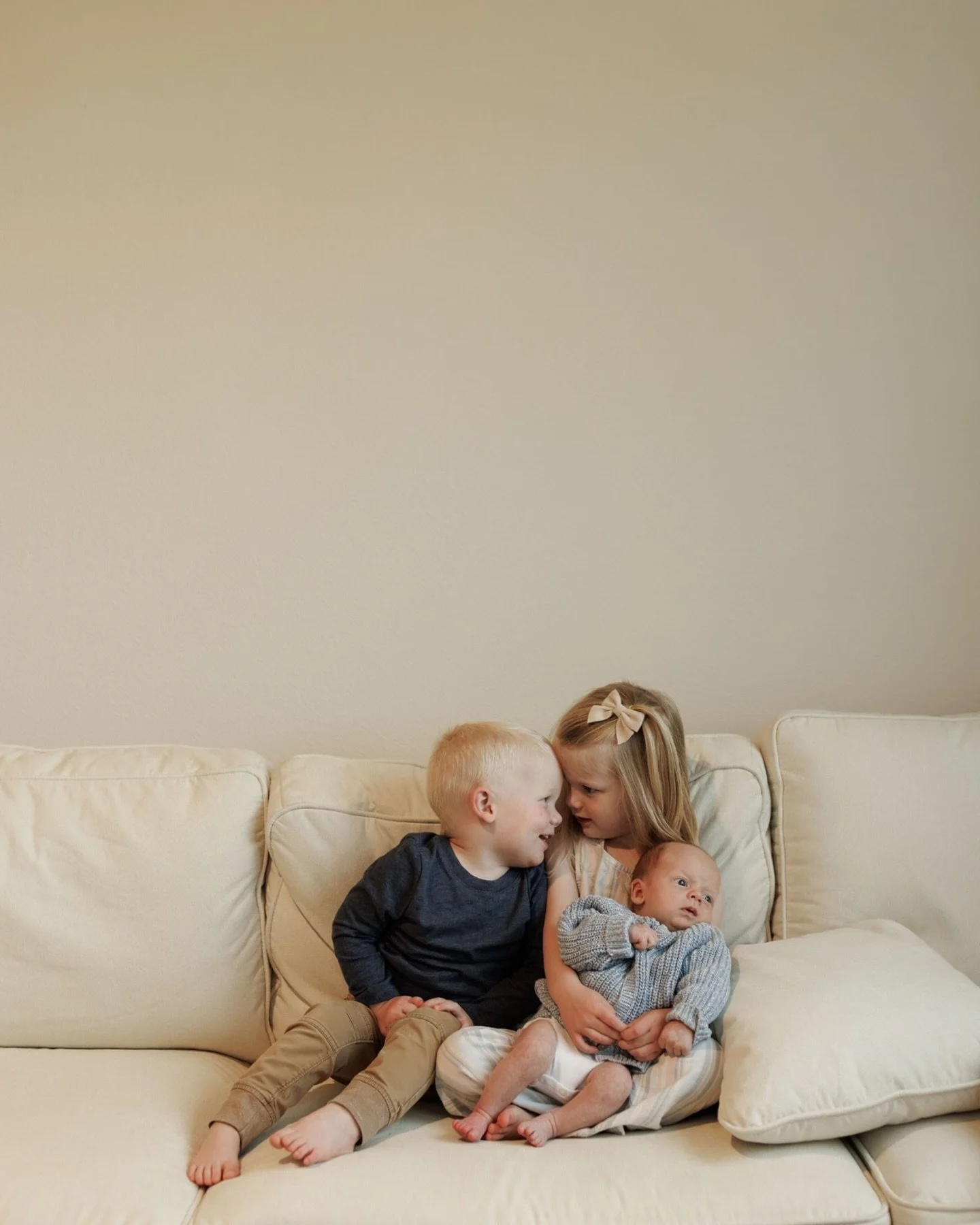 In-home family sessions 🤍 
(simple &amp; sweet)