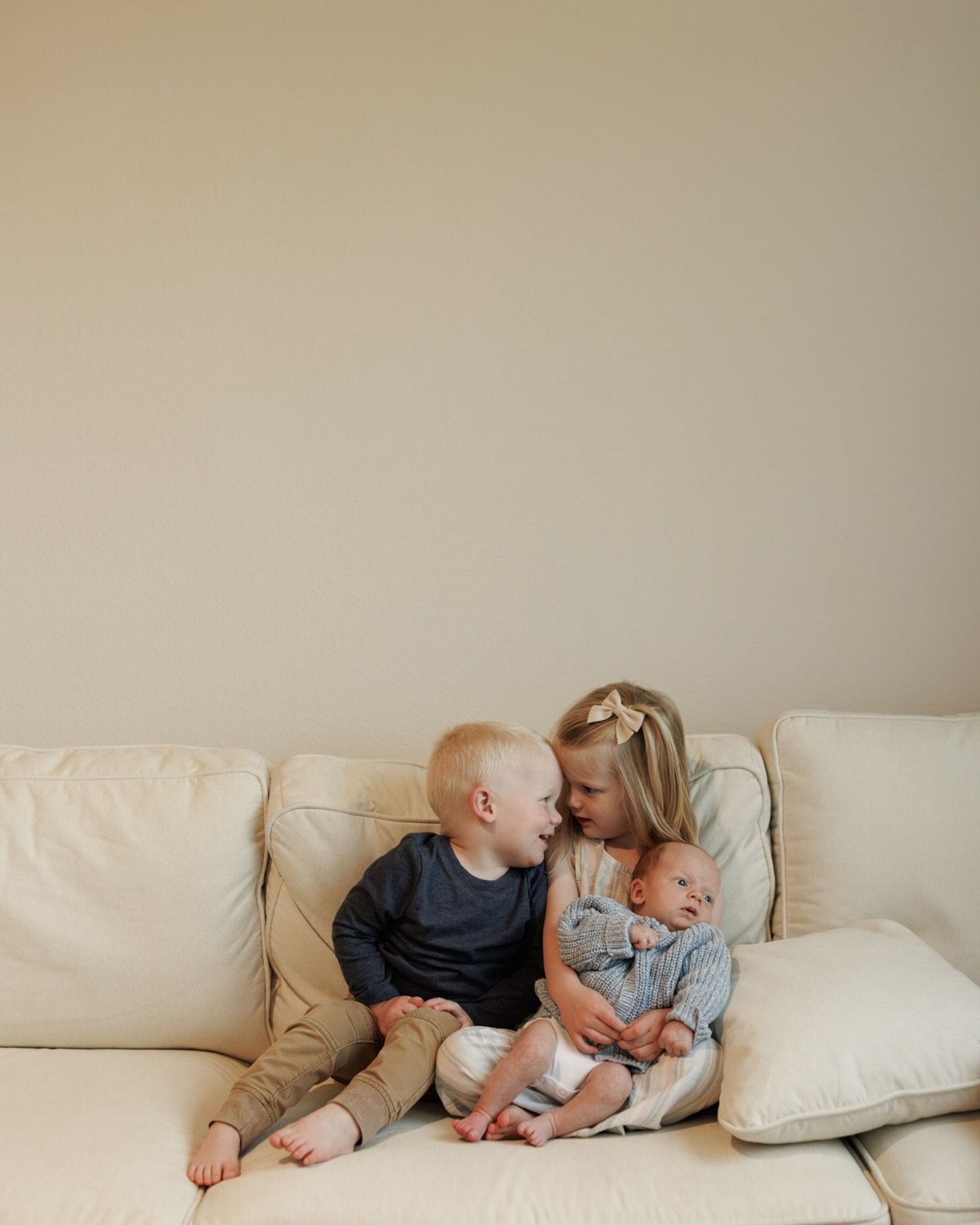 In-home family sessions 🤍 
(simple &amp; sweet)