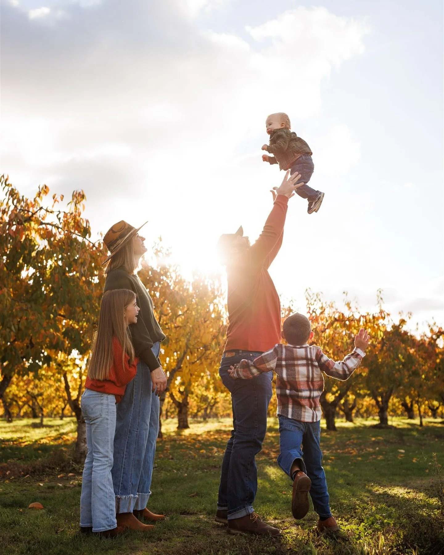 This Fall family session 🍂🍁🍂
what a beautiful Fall we have had this year! 

PS. I love the way Megan and Tyson play with their kids &mdash; they are amazing parents 🙌🏼

#familyphotos #roseburgoregonphotographer #fallphotoshoot