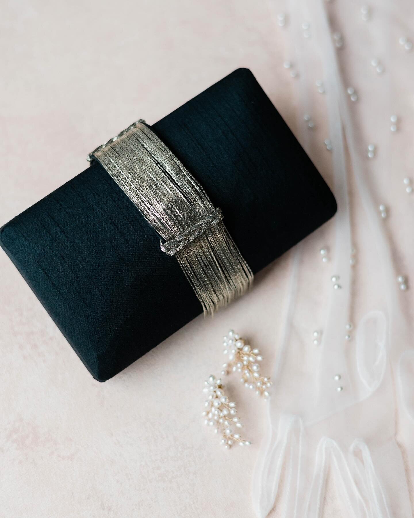 Accessories to finish your wedding day look✨

Image: @kimtrangphoto 
Planning&nbsp;+ Education:&nbsp;@kimtrangphoto /&nbsp;@maisiesnyderphoto
Design&nbsp;+ Planning&nbsp;@elevatedeventsbysm
Venue:&nbsp;@wireeventcenter
Florals (Modern):&nbsp;@sprigan