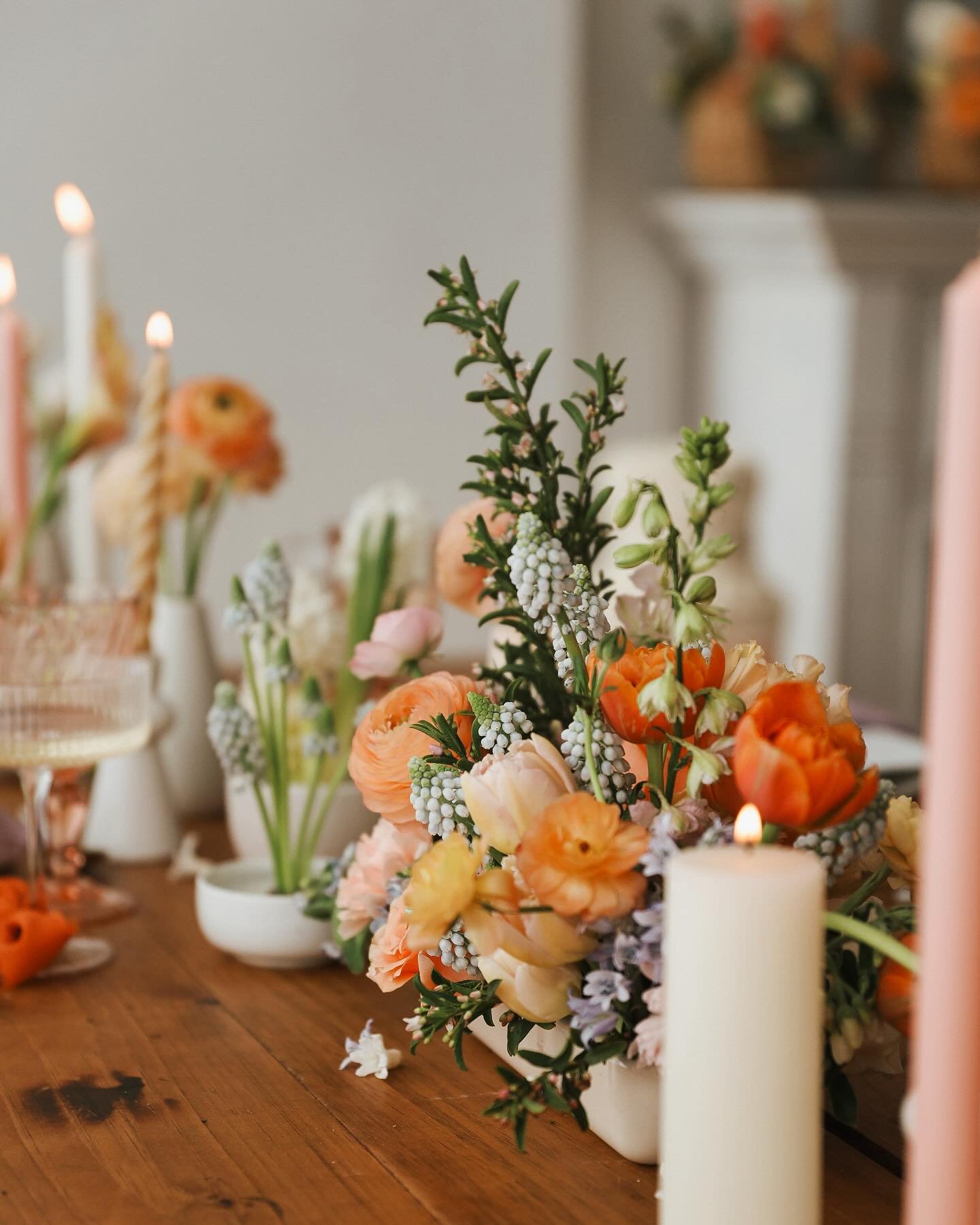 Let&rsquo;s give it up for this whimsical floralscape from @ivyoaksdesignco! 

@katiehawkins.co
@courtlphoto
@ivyoaksdesign
@thesuite.ny

#weddingflowers #wedding #weddingflorals #bride #bridetobe #upstatenywedding #saratogabride #saratogawedding #st