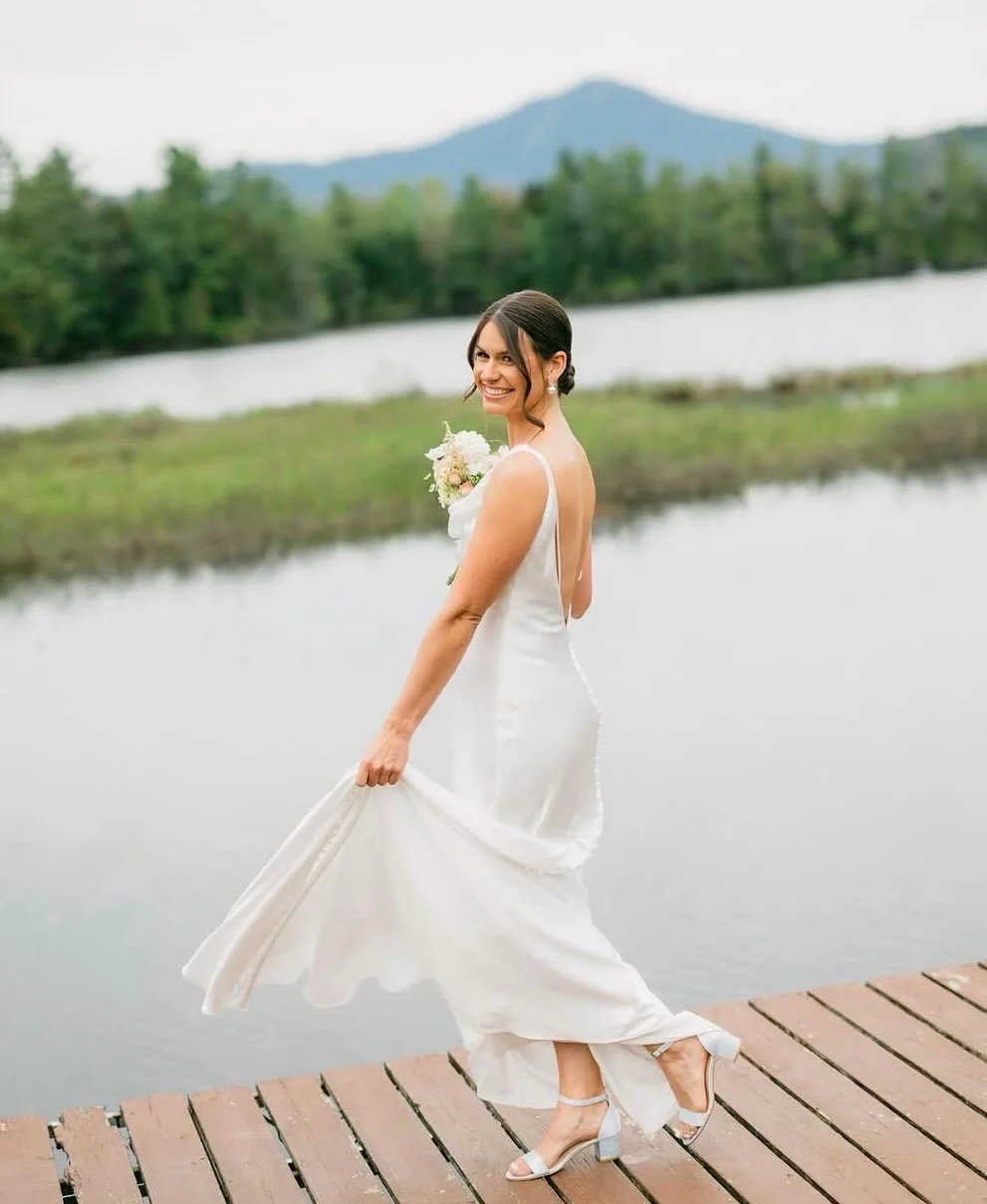 Spring wedding season has begun! 🌸 

Congrats to #LilyBride Monica

Photographer: @jasonhupephotography
Wedding Gown: @lilysaratoga
Venue: @mckenziewildernessestate
Florals: @mossbrookroots
Makeup: @_makemeglamorous_
Bride: @monica_randall_ 

#sprin