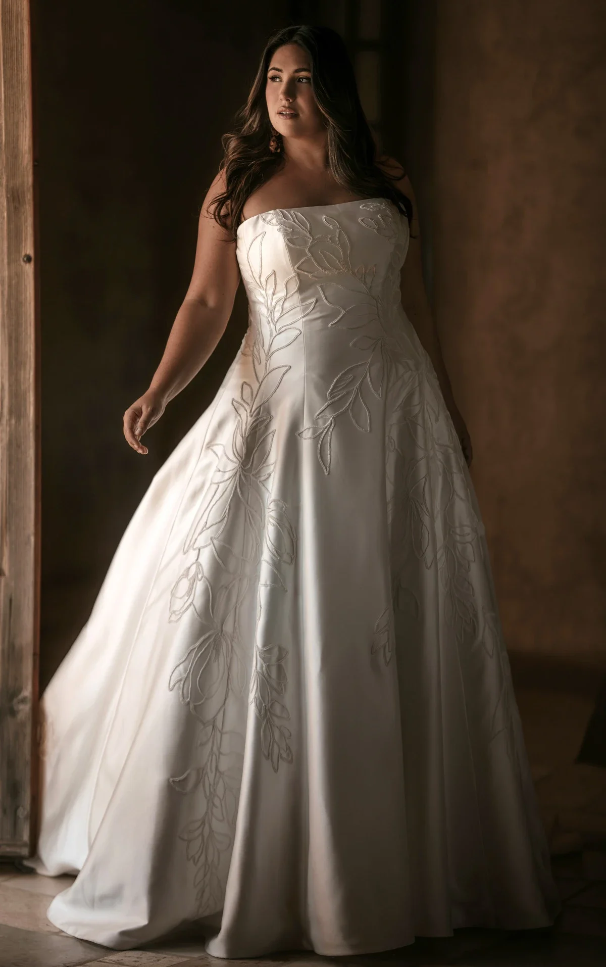 Plus Size Bride/Bridal Model wearing wedding gown by Martina liana style 2062. A strapless drop-waist mikado gown with brush laced detail flowing from bodice to skirt