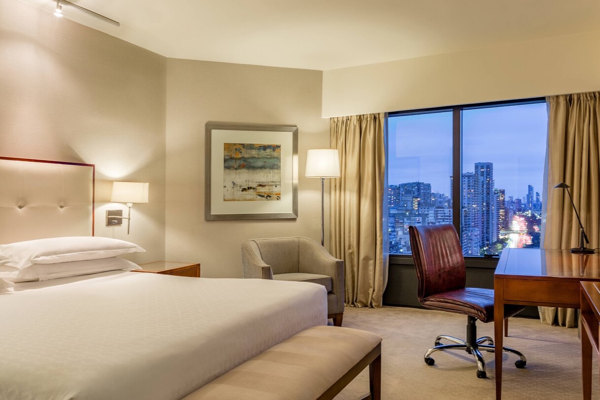 Club Premier Suite Bedroom