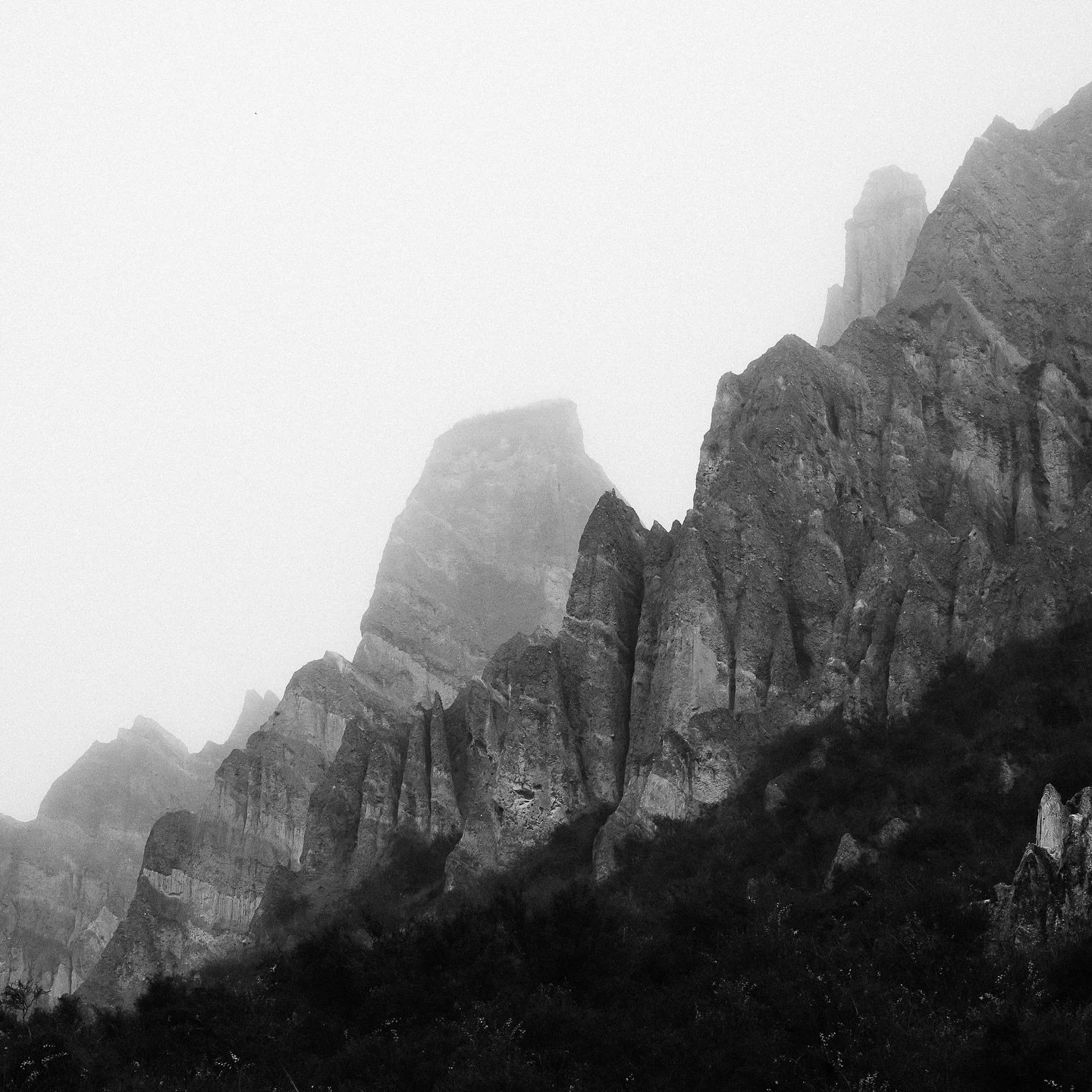 Some moody shots from a recent trip up to the Clay Cliffs with the gang 📸

@lisaslensnz @nathanhill47 @charlottesoniaturner @gracebrbnr