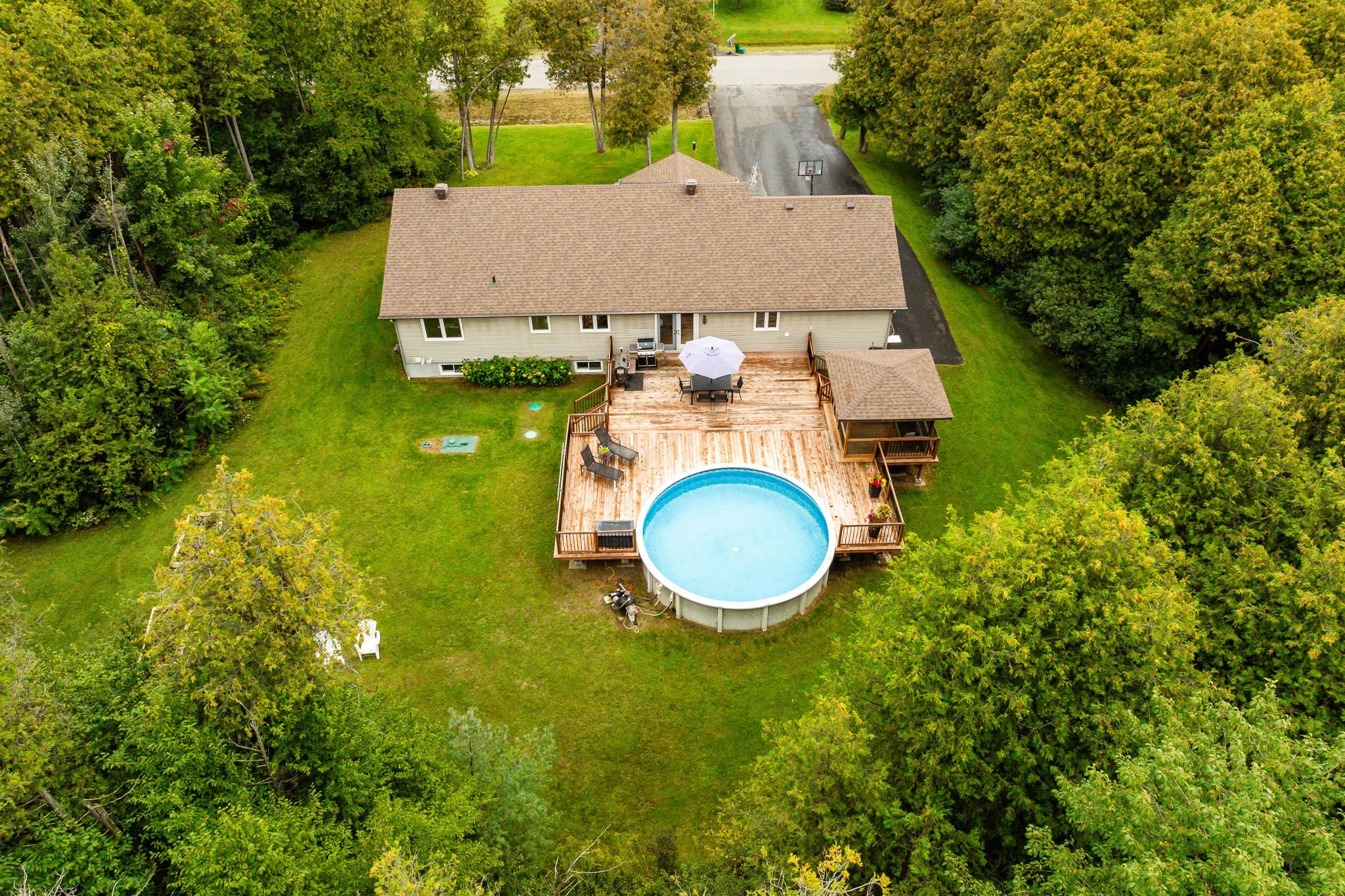 44 Meadowglen_0085.jpg