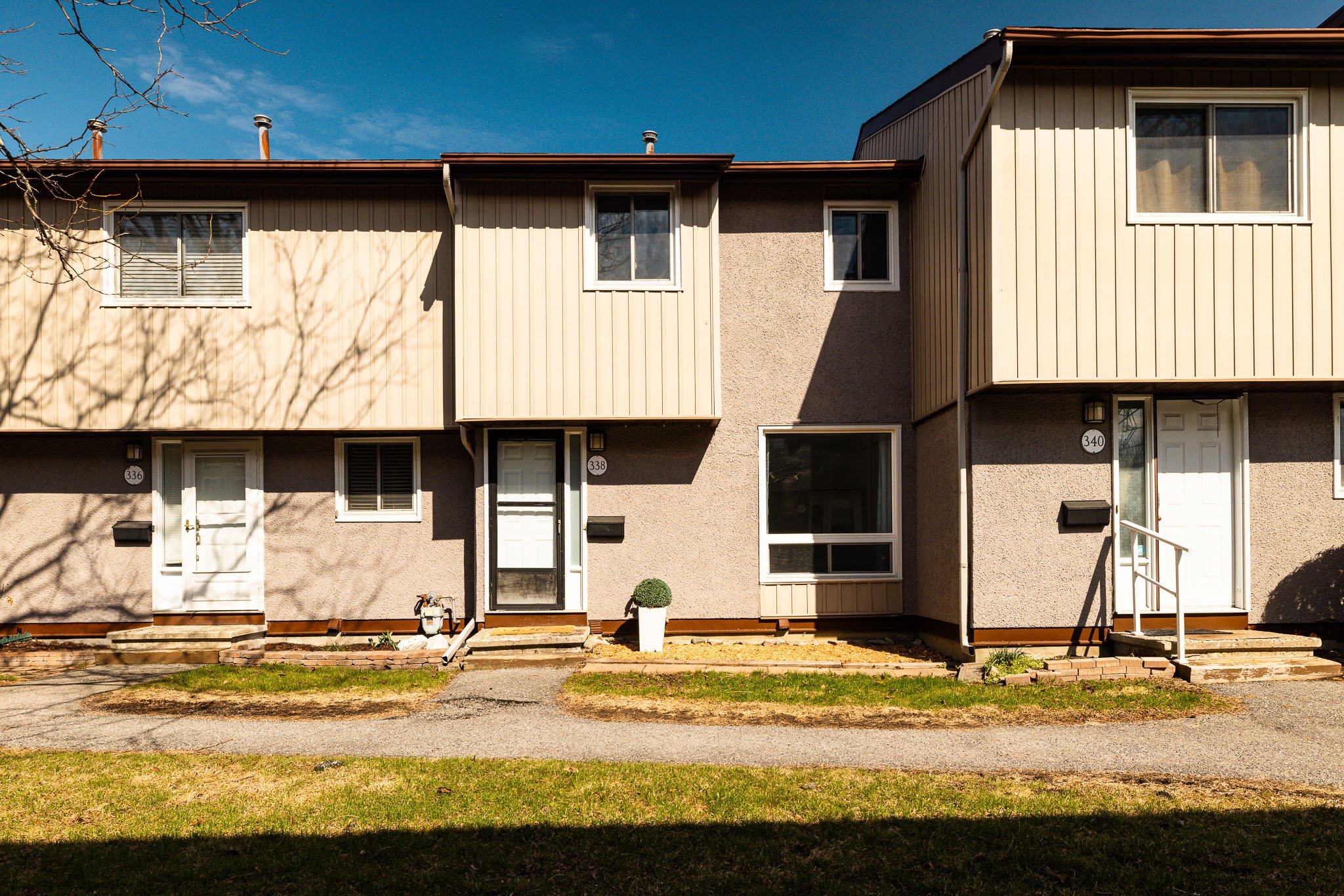 338 Woodfield_003.jpg