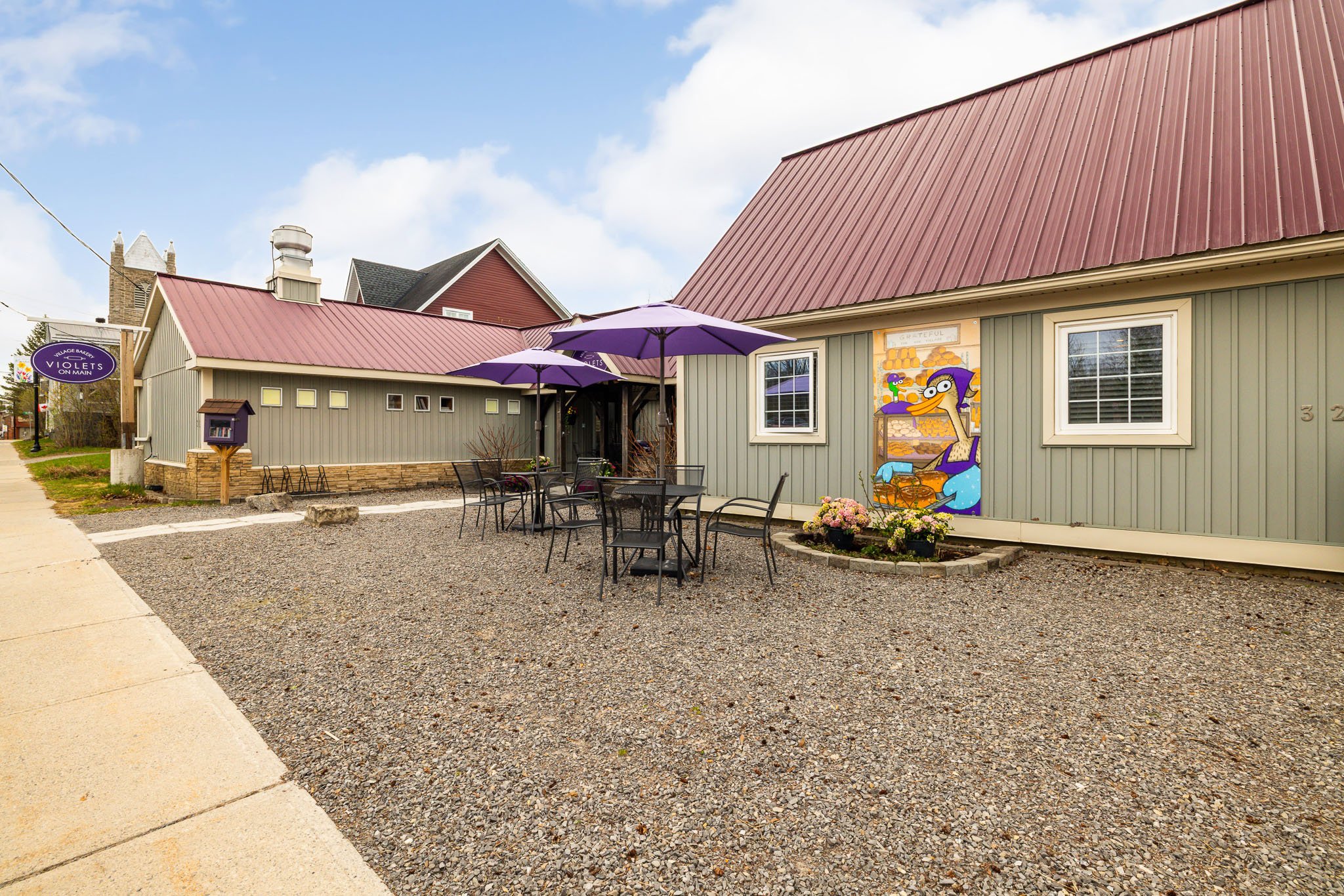 318 Main St W_010.jpg