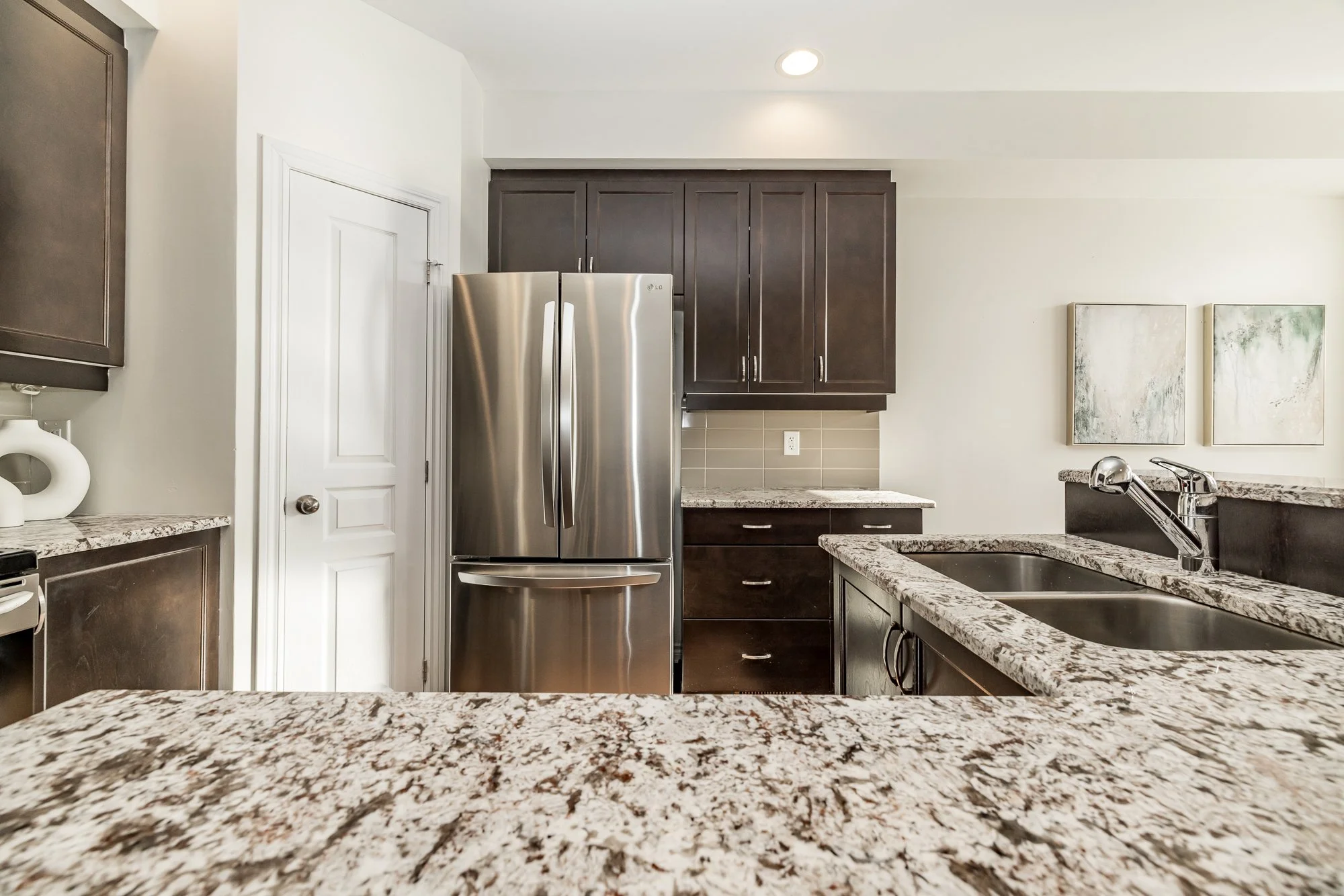 344 Kingbrook_015.jpg