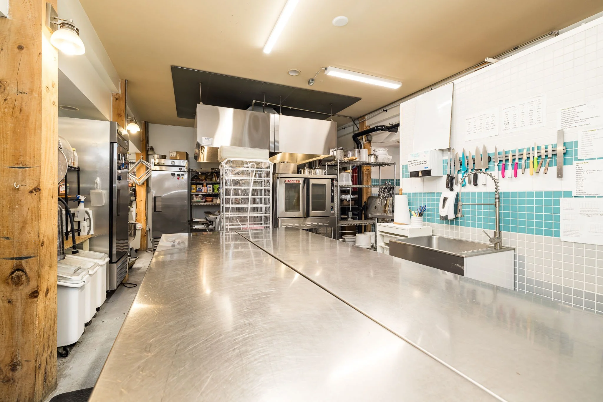 318 Main St W_027.jpg