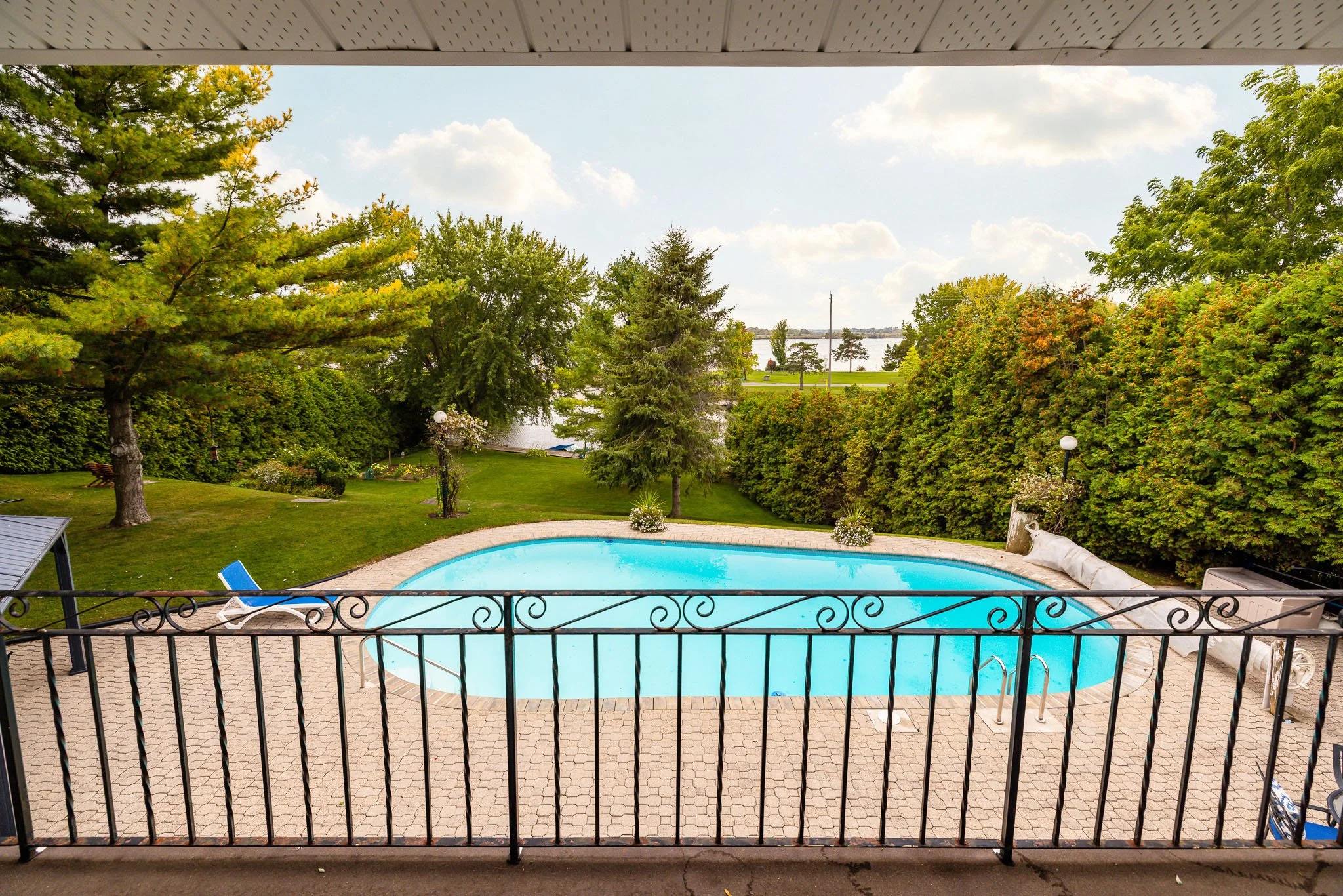 2027 Dundas__0028.jpg