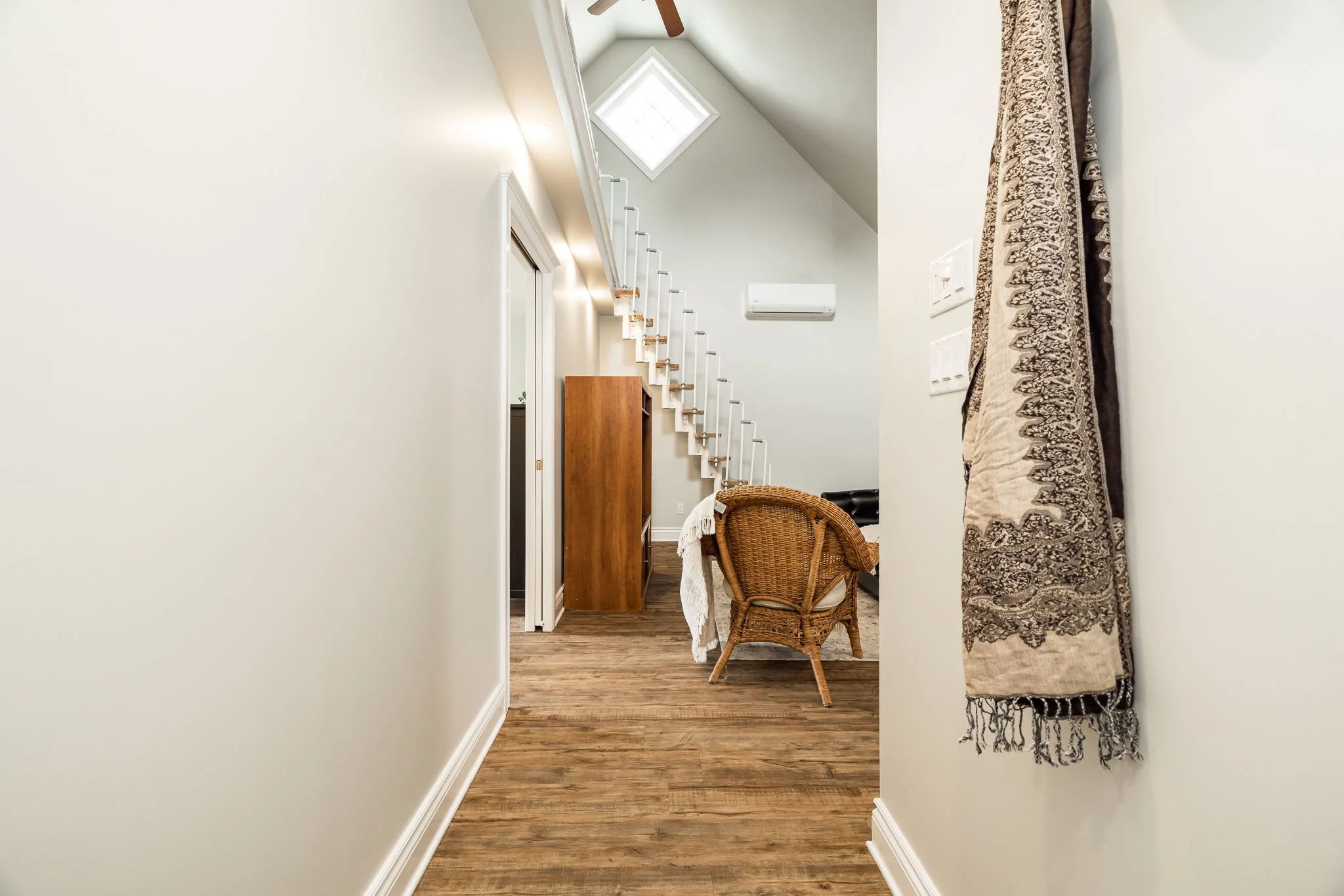 318 Main St W_040.jpg