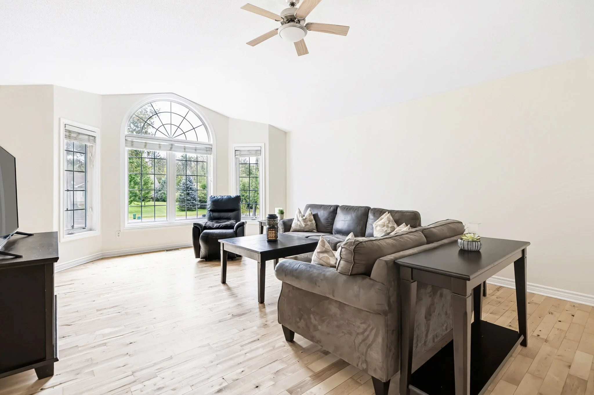 44 Meadowglen_0016.jpg