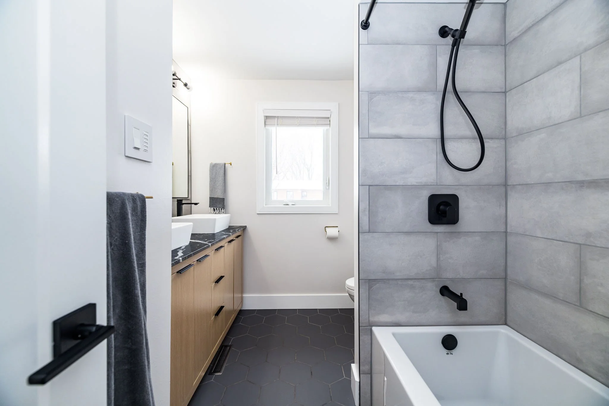 6066 Ridgelea_048.jpg