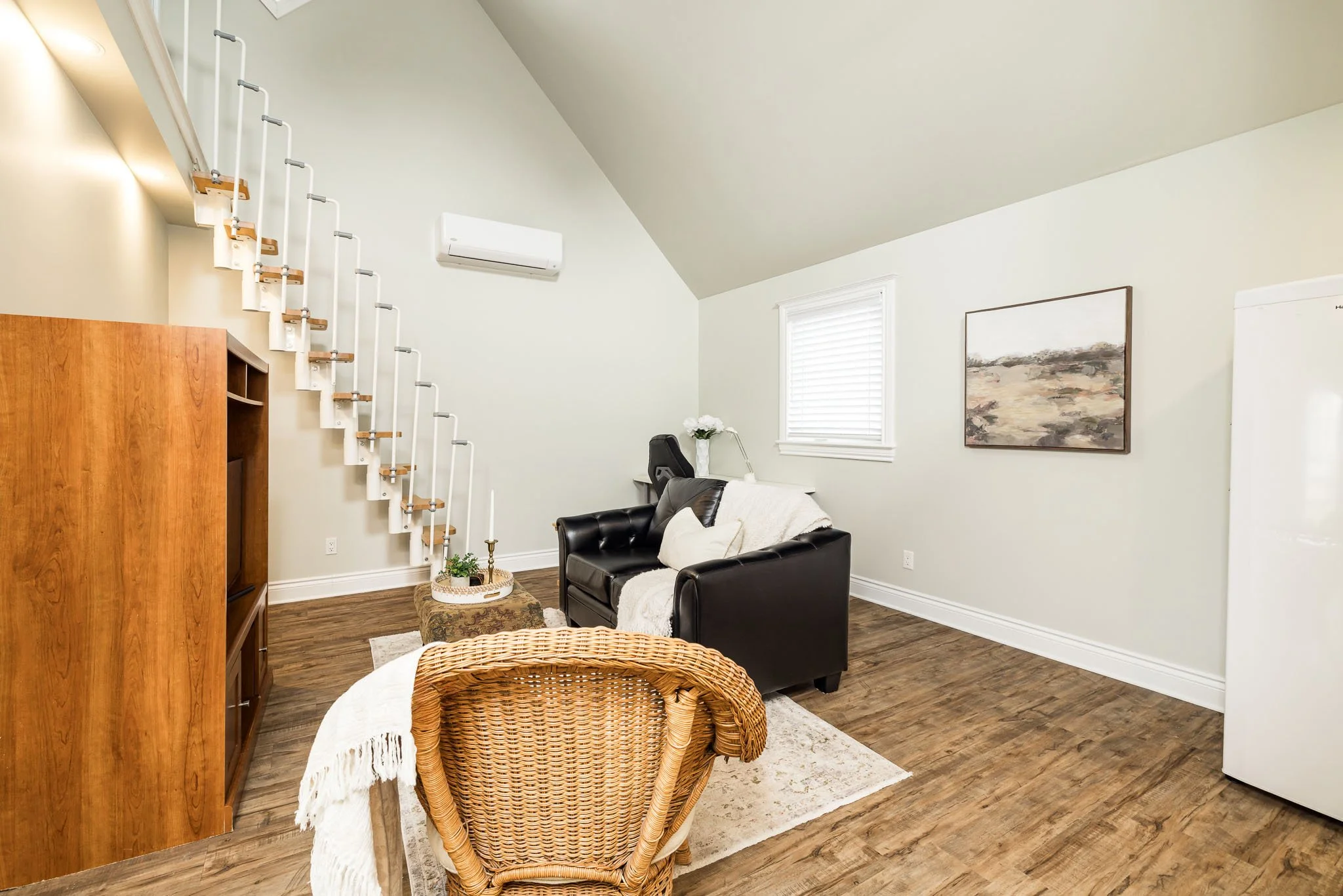 318 Main St W_041.jpg