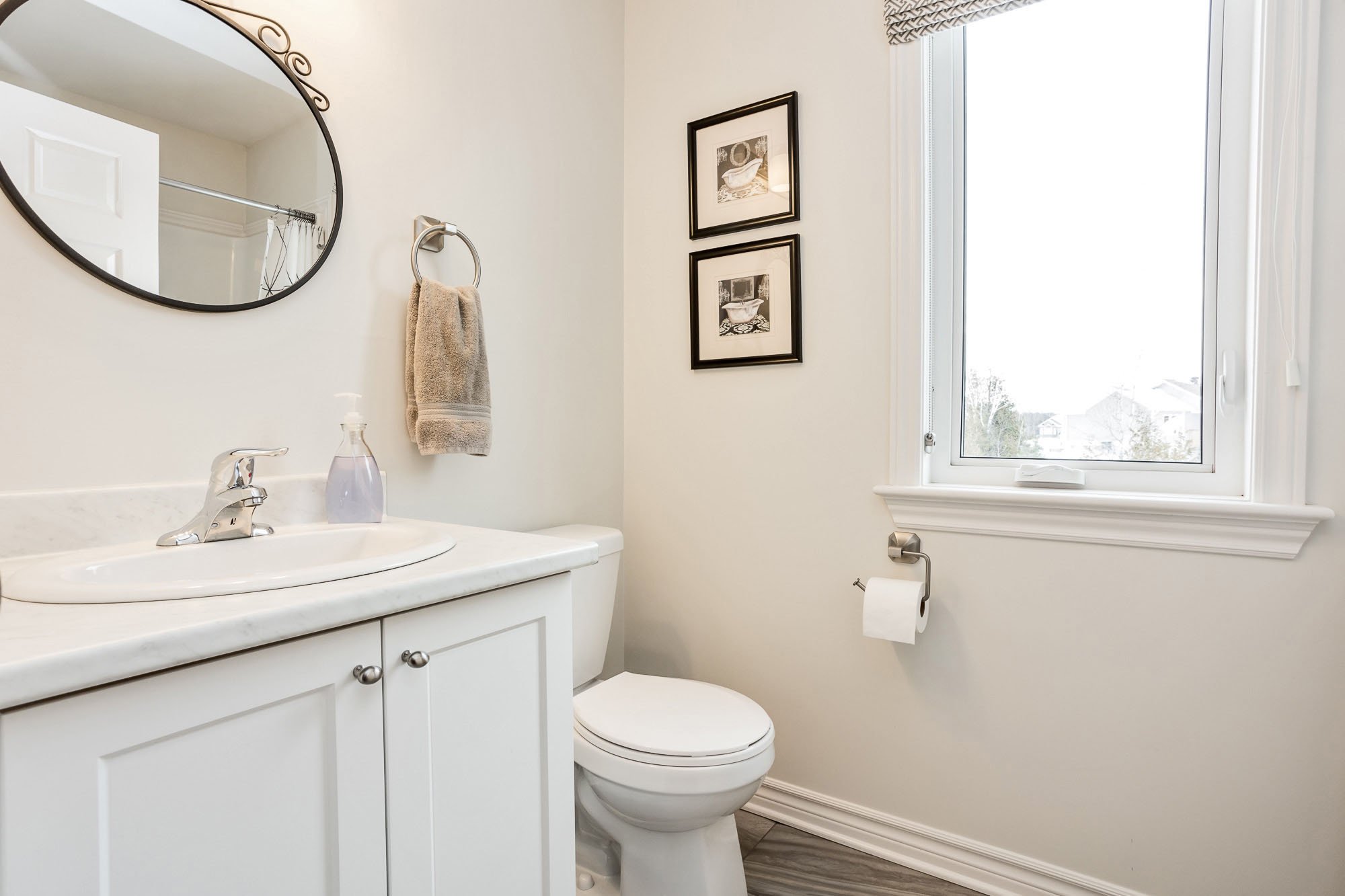 114 Colonel_Bathroom__0001.jpg