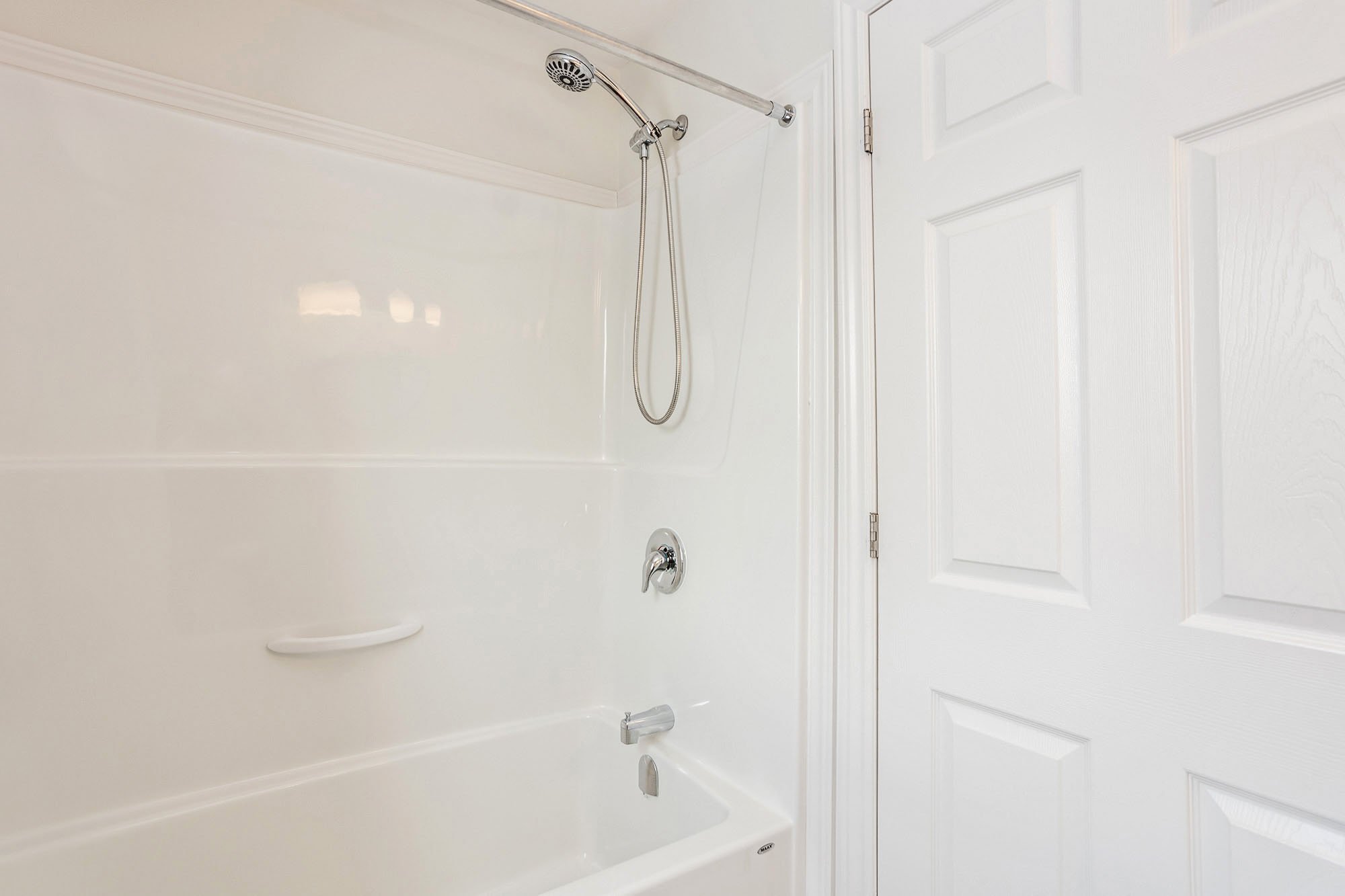 114 Colonel_Bathroom__0003.jpg