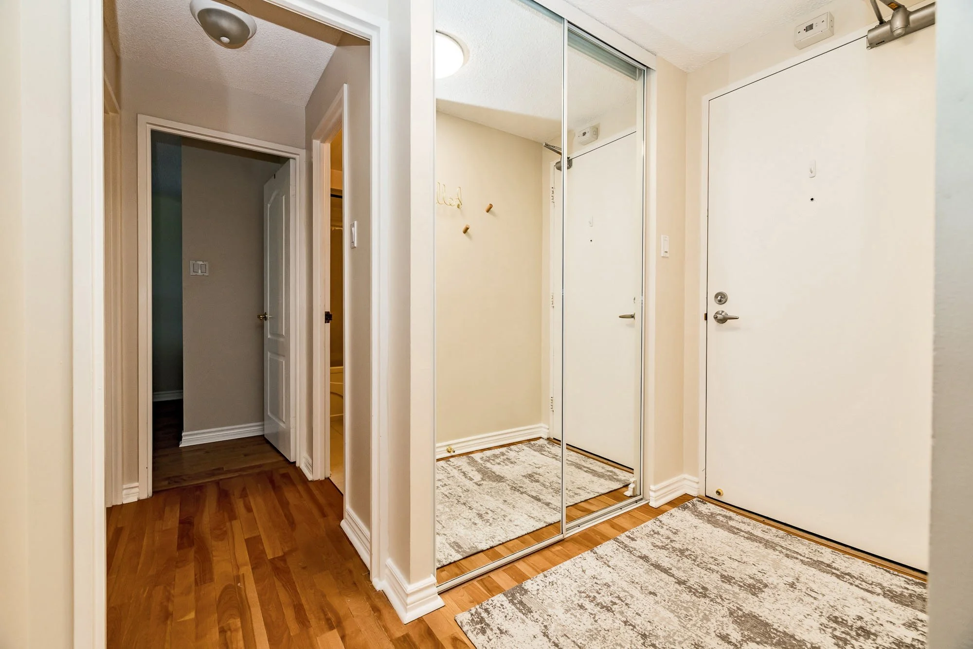 1100 Ambleside 414__422.jpg