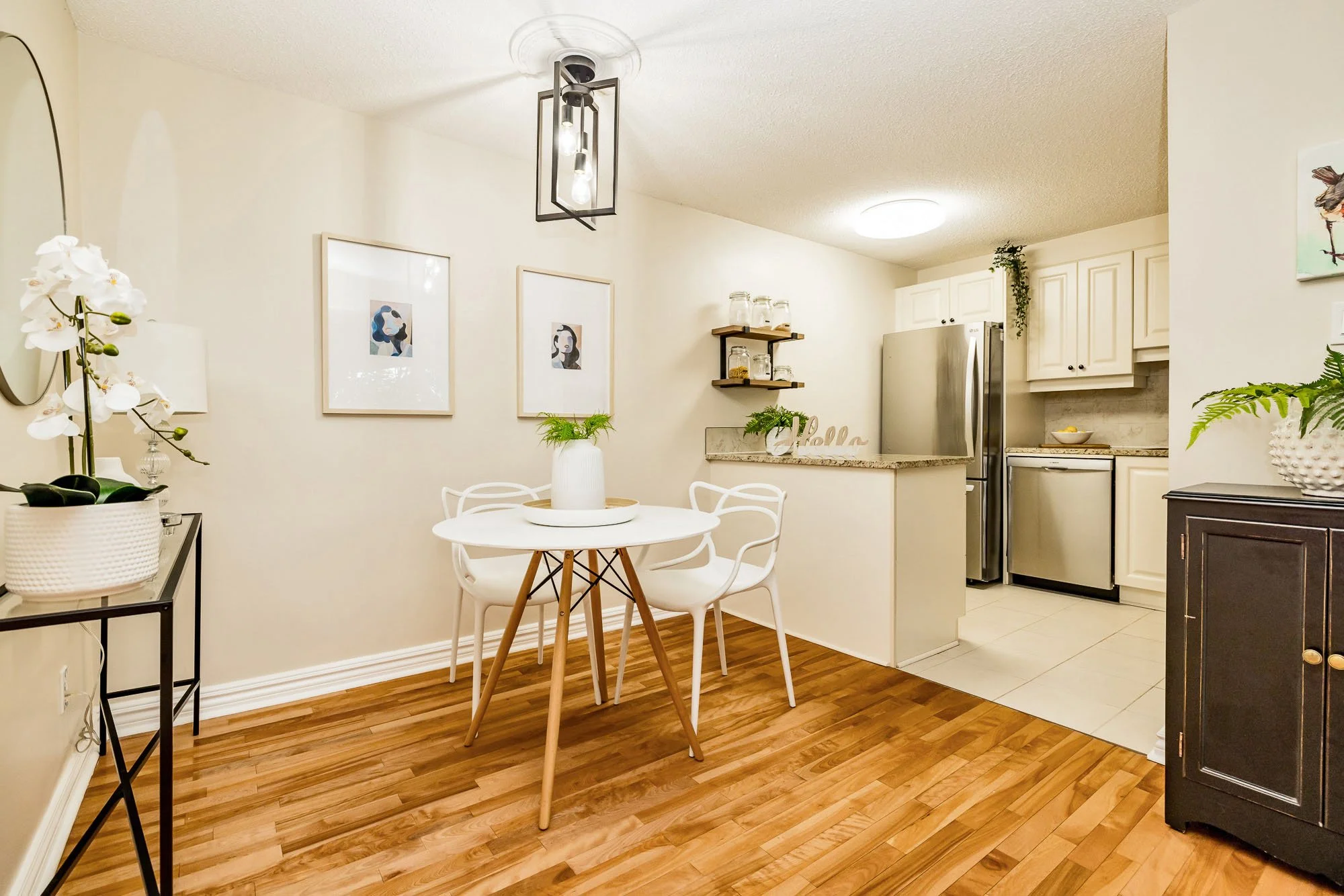 1100 Ambleside 414__428.jpg