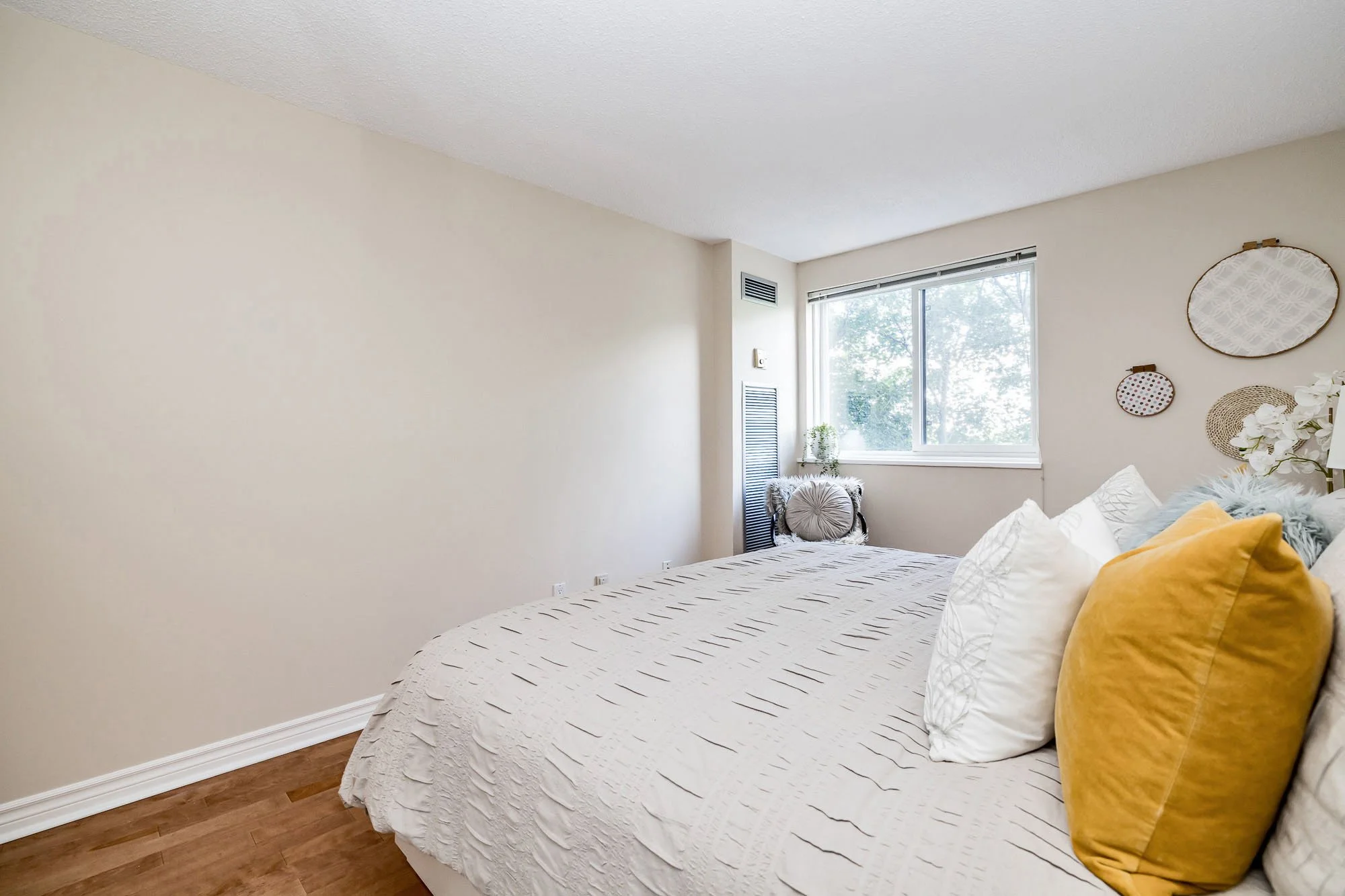 1100 Ambleside 414__438.jpg